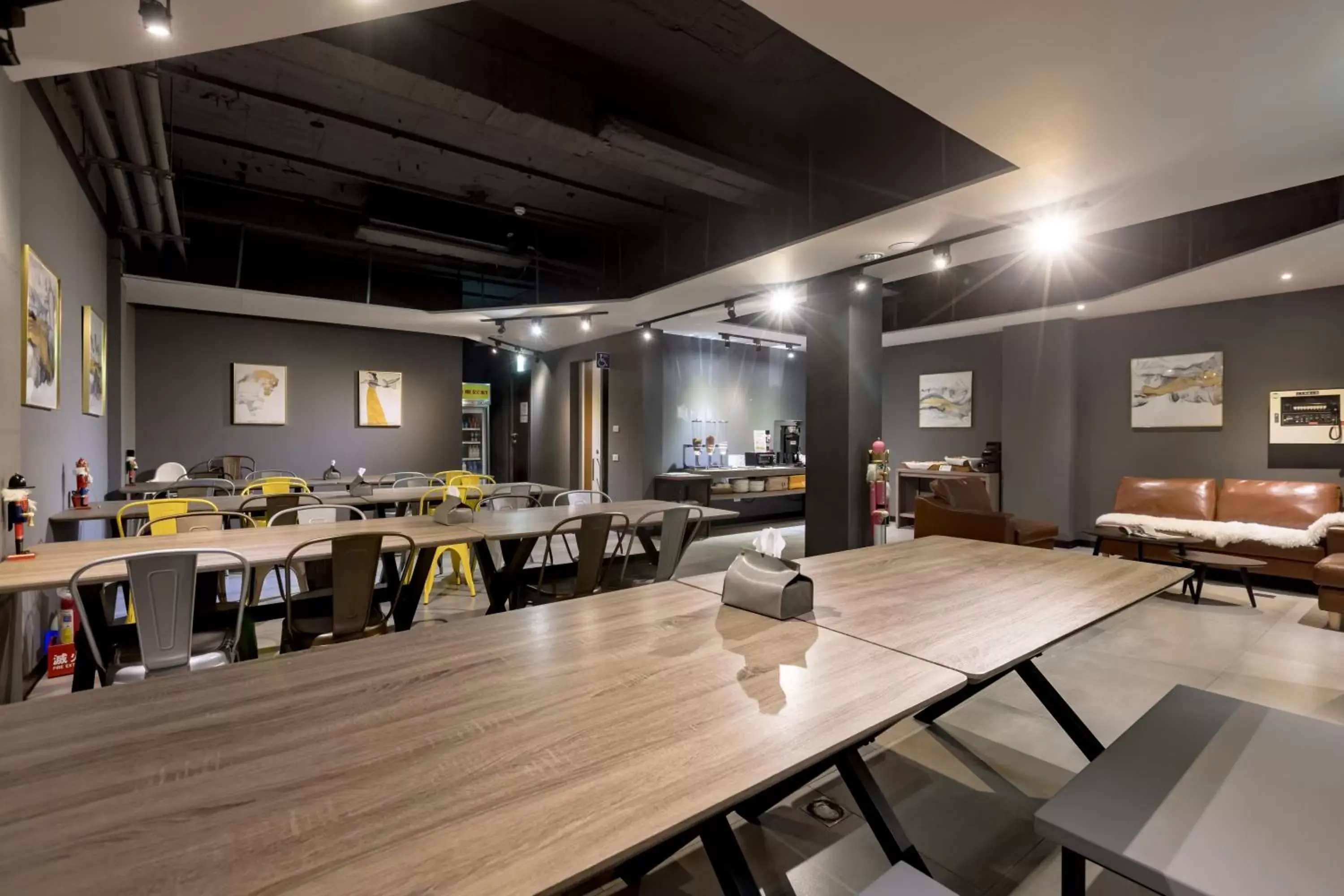 Lounge or bar, Restaurant/Places to Eat in Hotel Brown - Zhongzheng