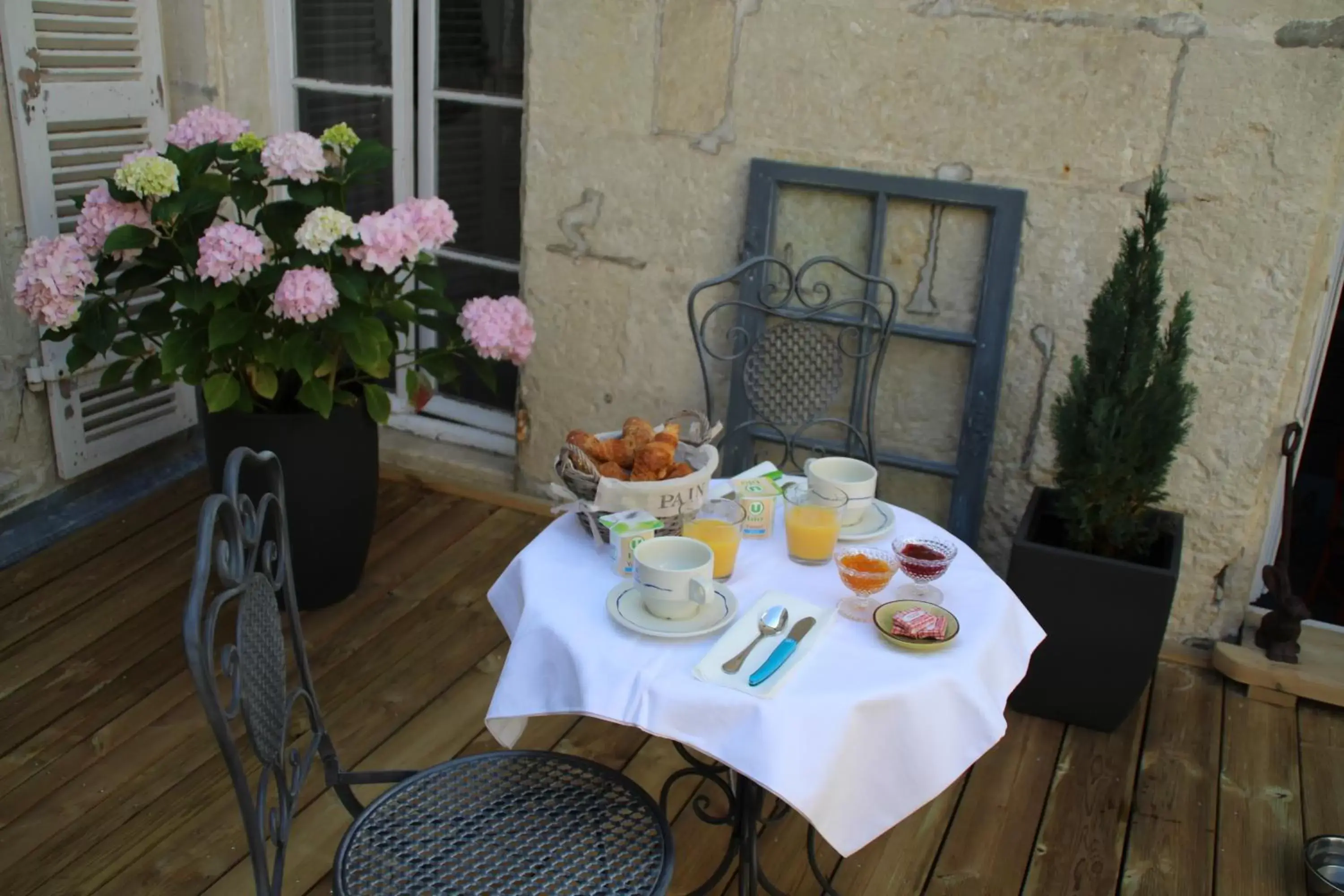 Continental breakfast, Restaurant/Places to Eat in Une Chambre en Ville