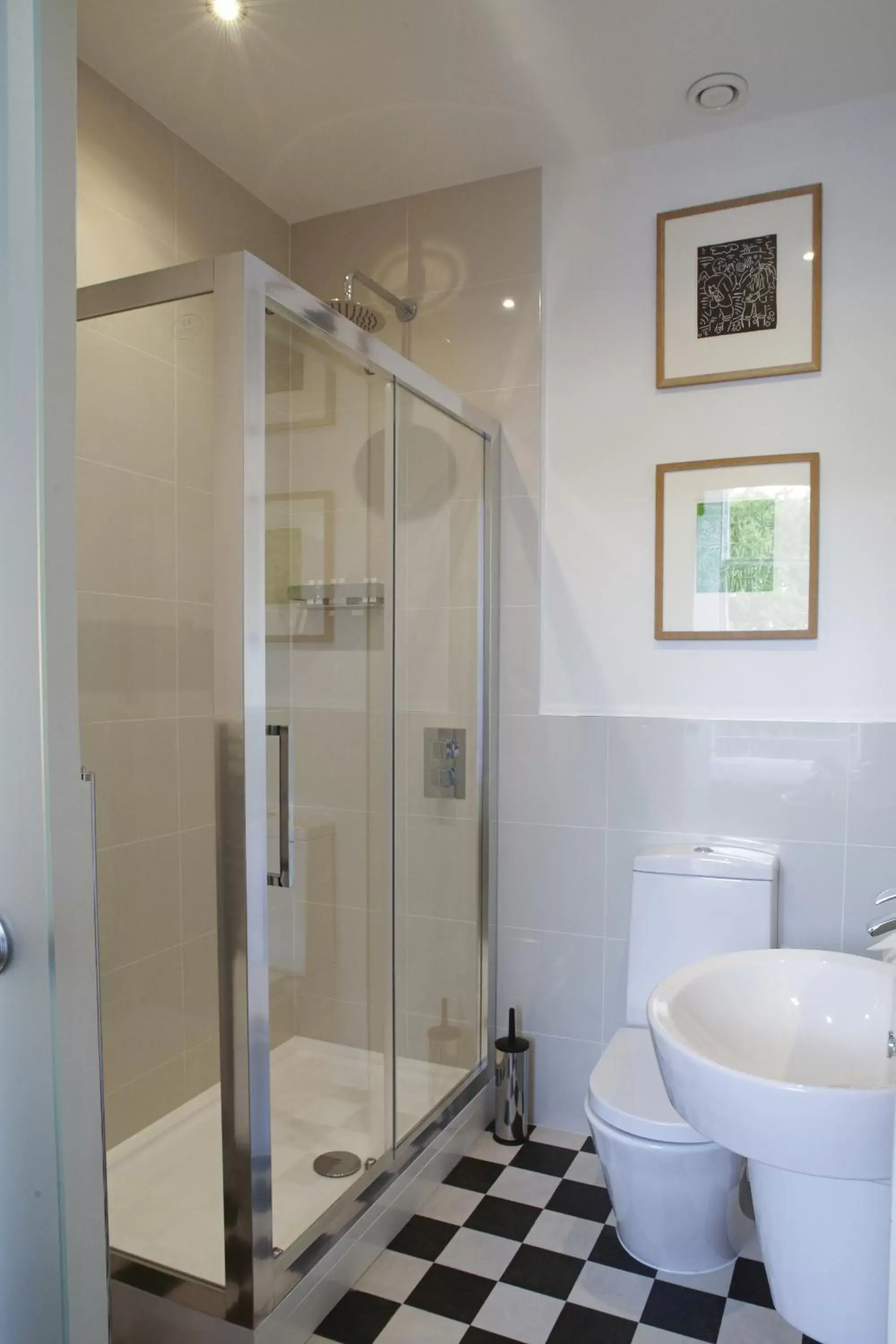 Double or Twin Room in 24 Royal Terrace Double or Twin Room in 24 Royal Terrace