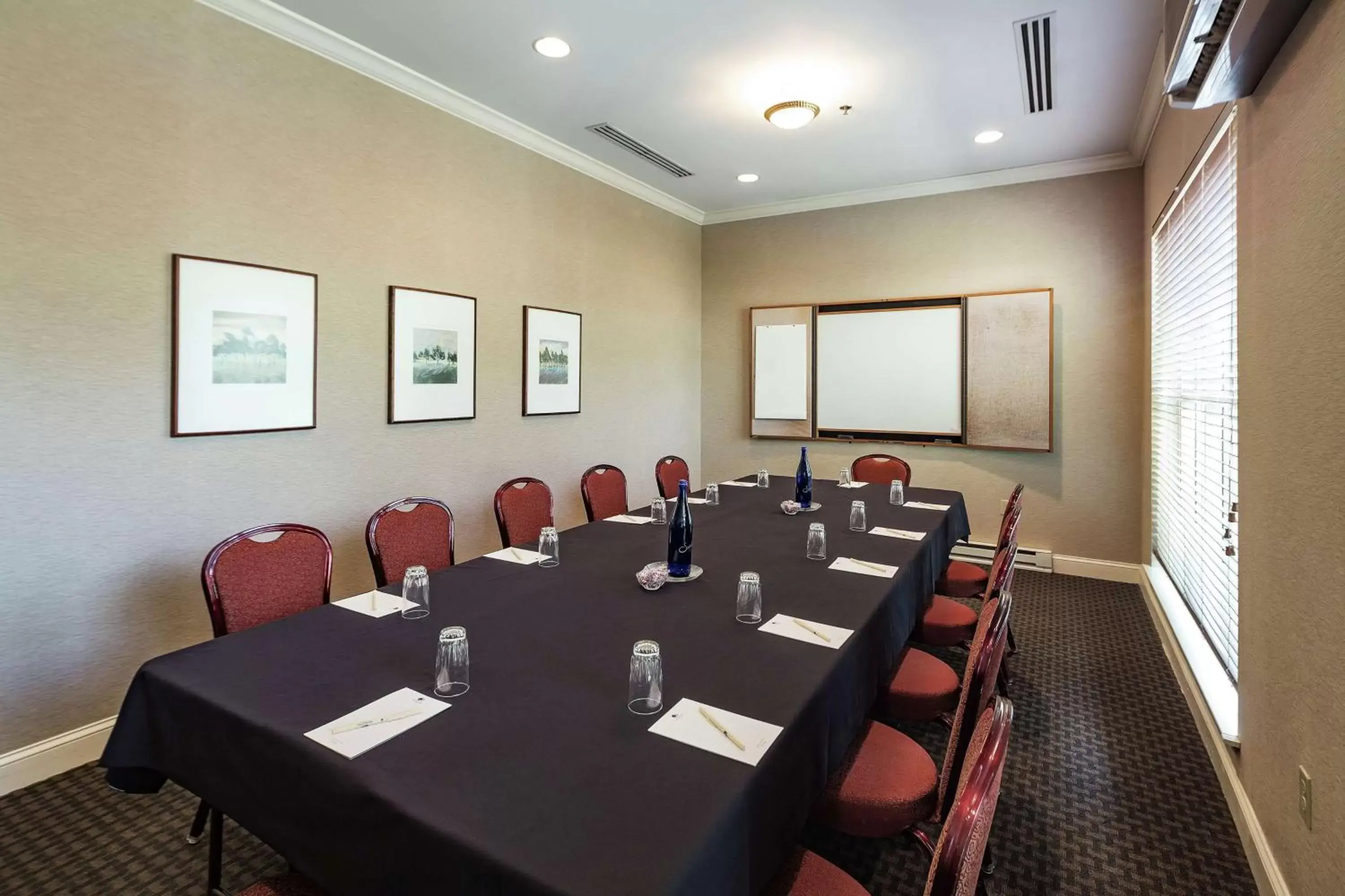 Meeting/conference room in DoubleTree Suites by Hilton Mount Laurel