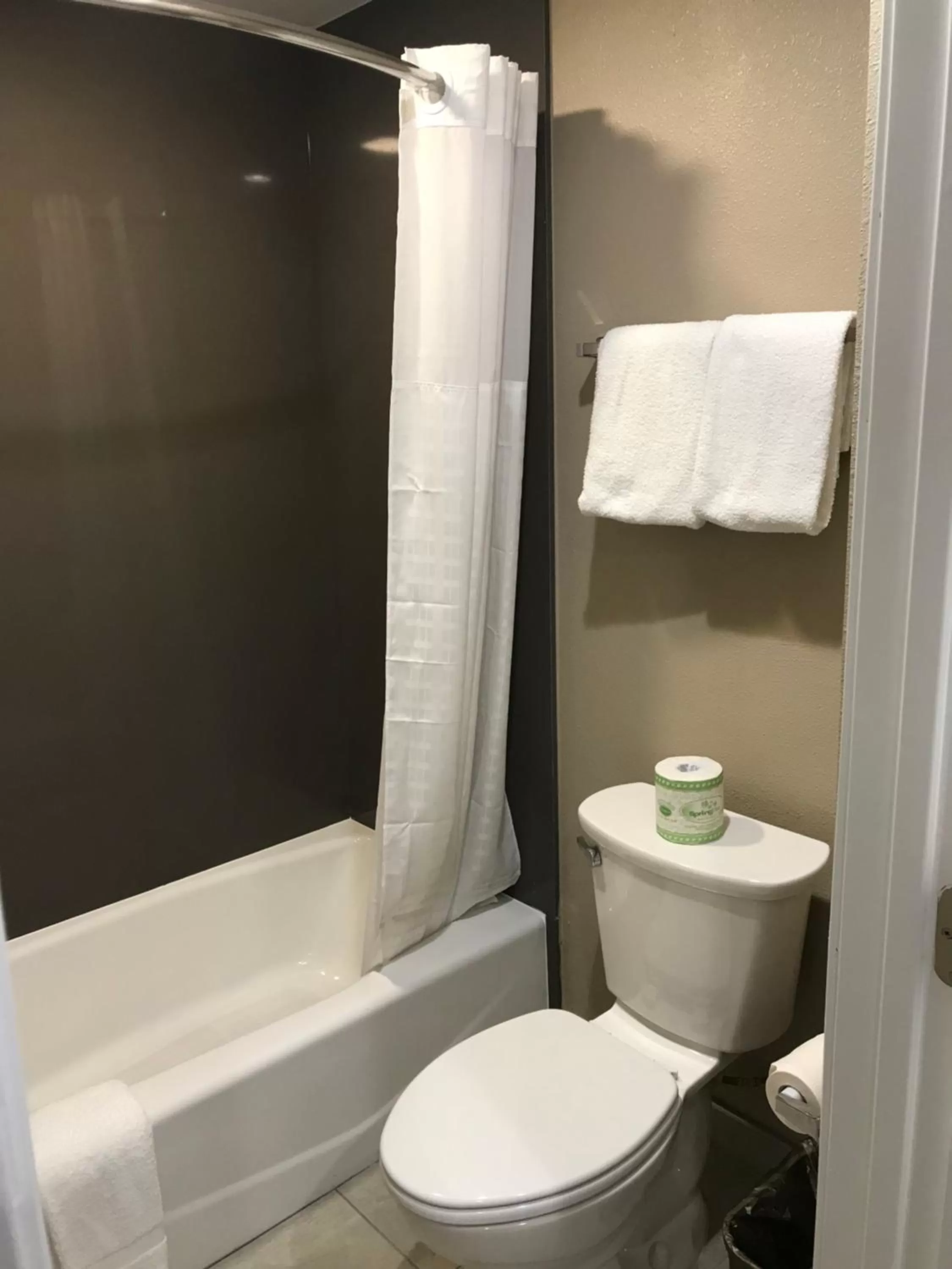 Bathroom in Black Jack Inn