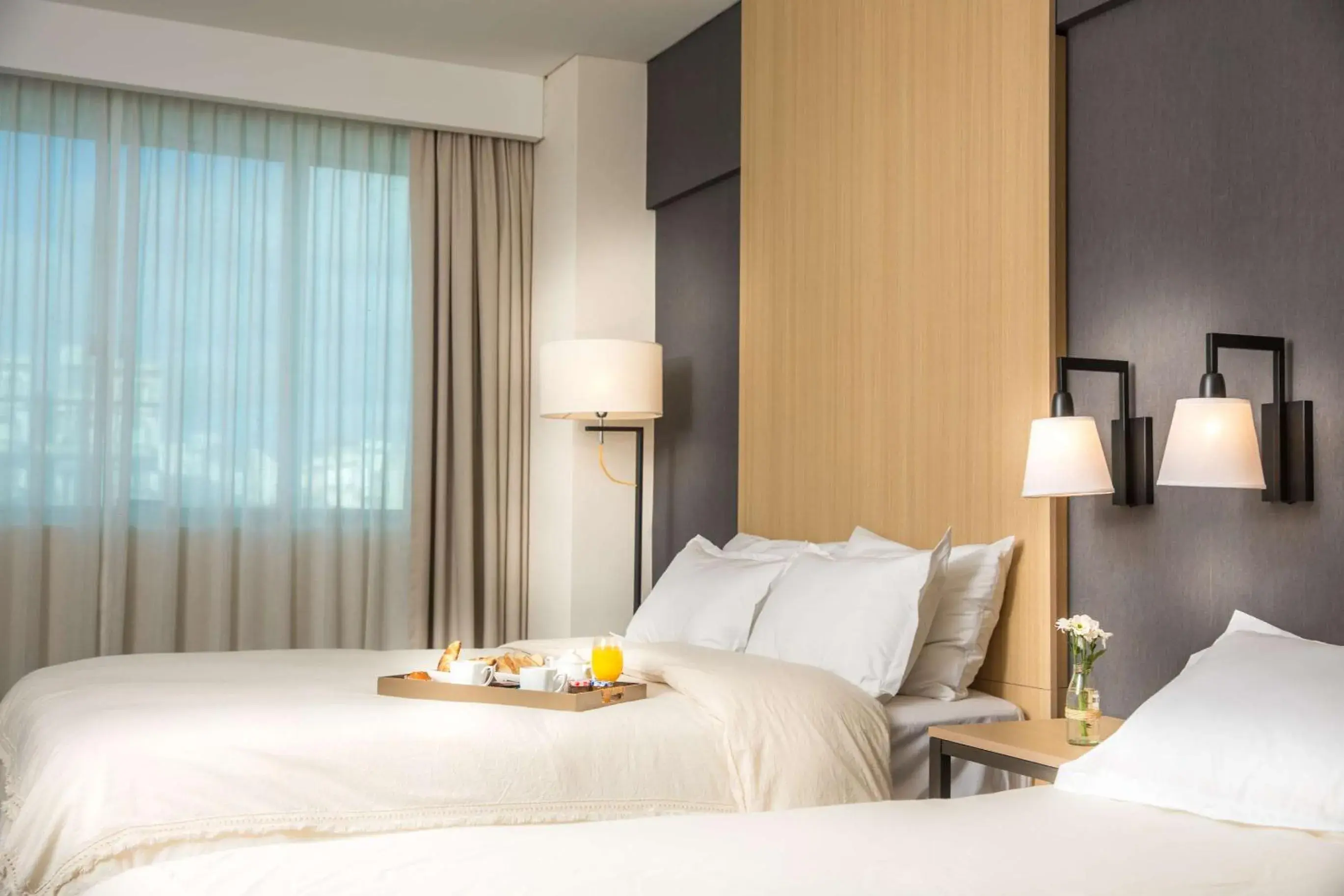 Photo of the whole room, Bed in Howard Johnson Plaza Buenos Aires Photo of the whole room, Bed in Howard Johnson Plaza Buenos Aires