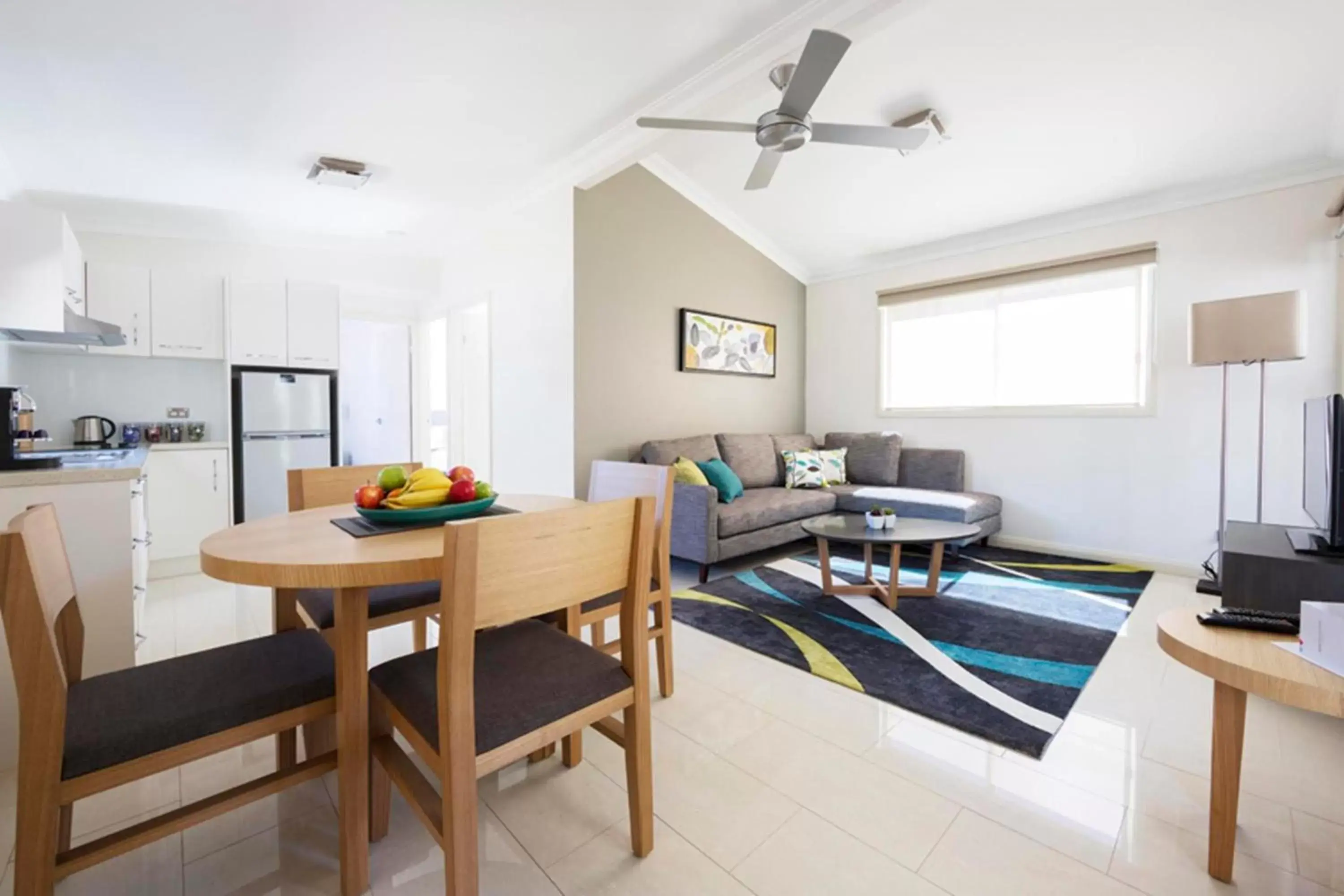 Living room, Dining Area in Alivio Tourist Park Canberra