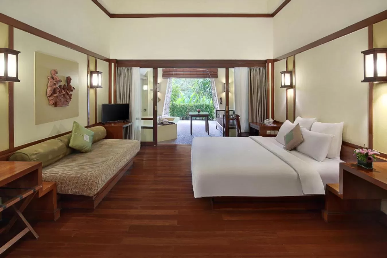 Deluxe Twin Room with Bathtub  in Novotel Bogor Golf Resort
