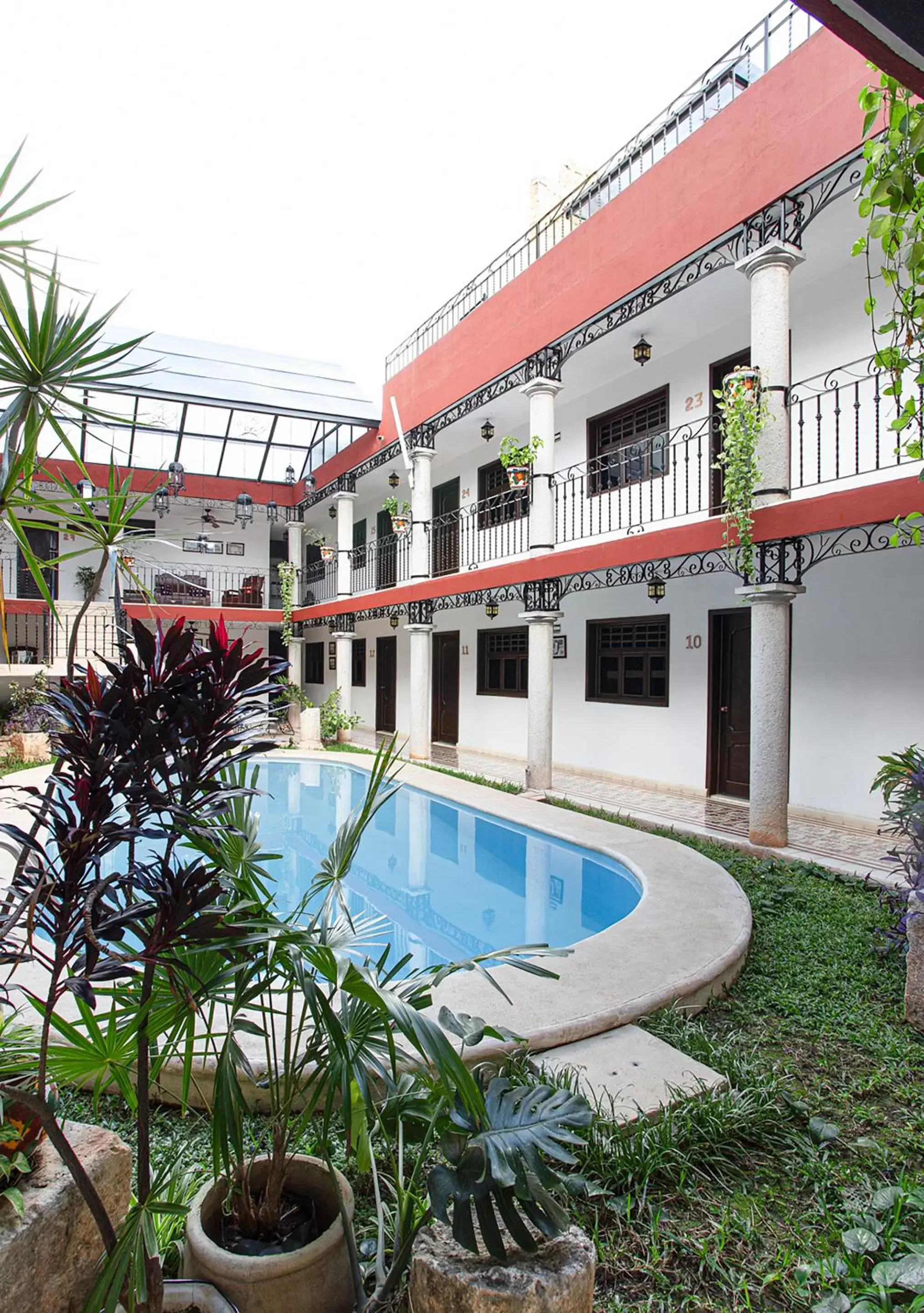 Swimming pool, Property Building in La Aurora Hotel Colonial