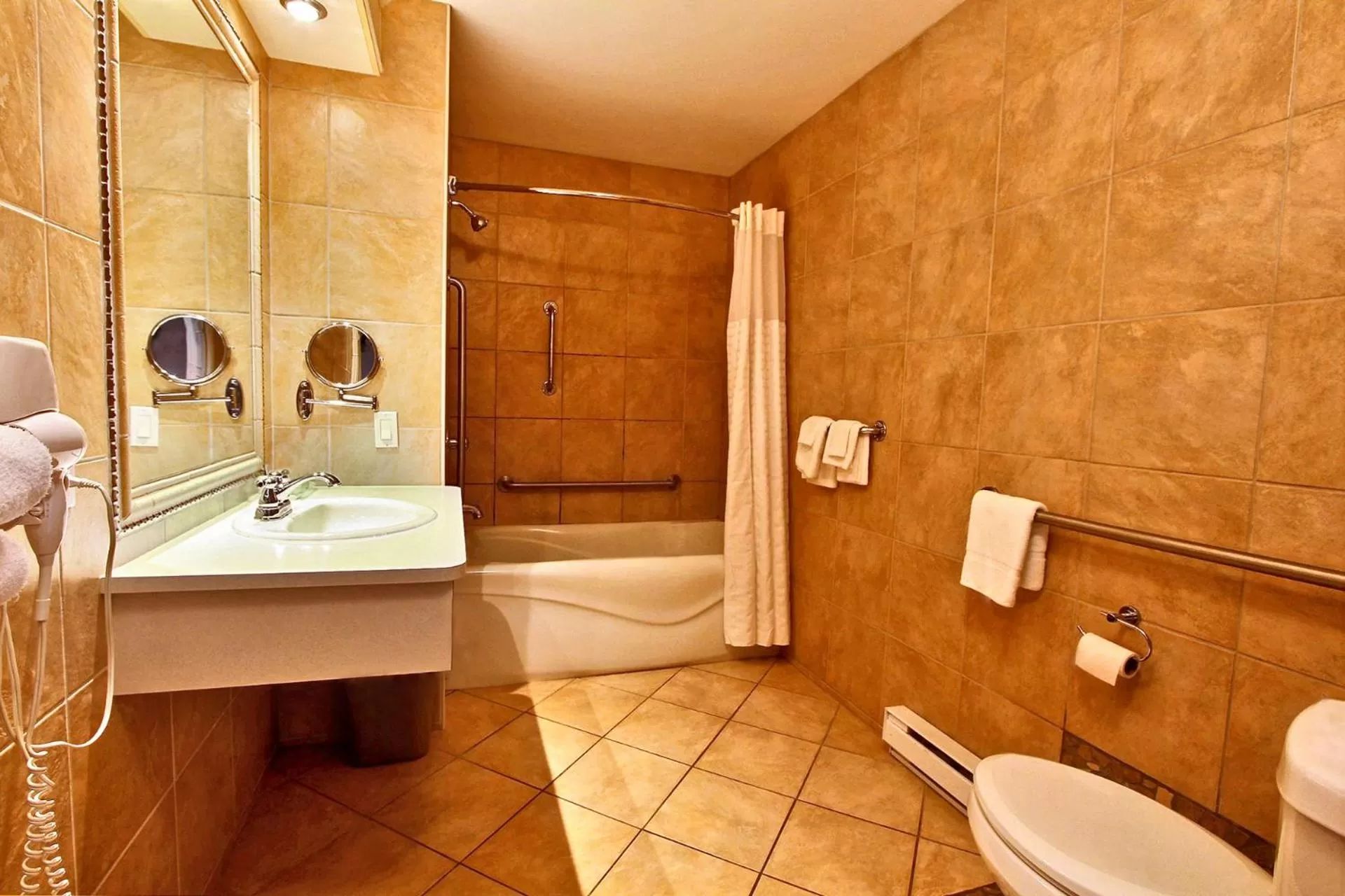 Bathroom in Hôtel l'Empress