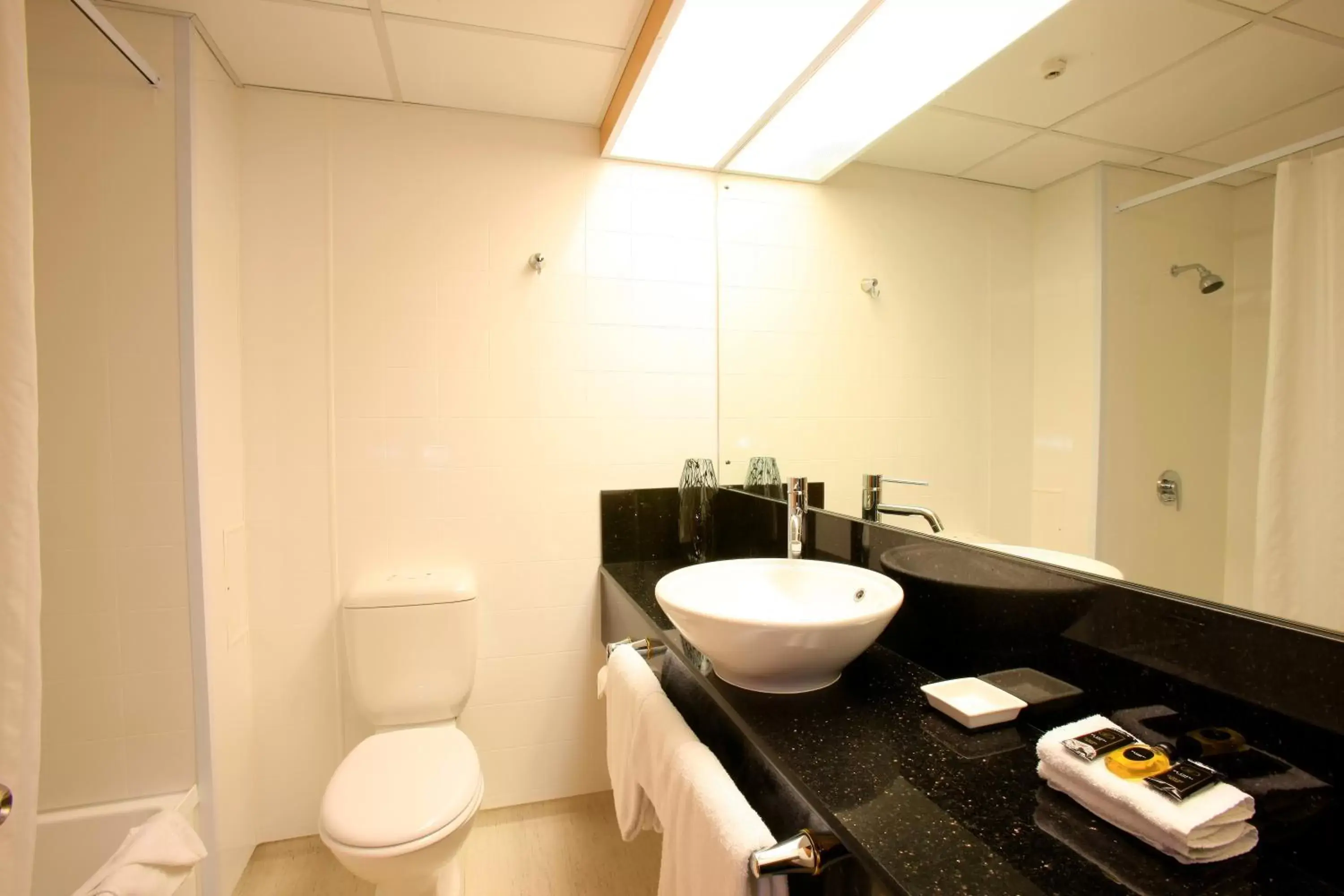 Bathroom in Distinction Luxmore Hotel