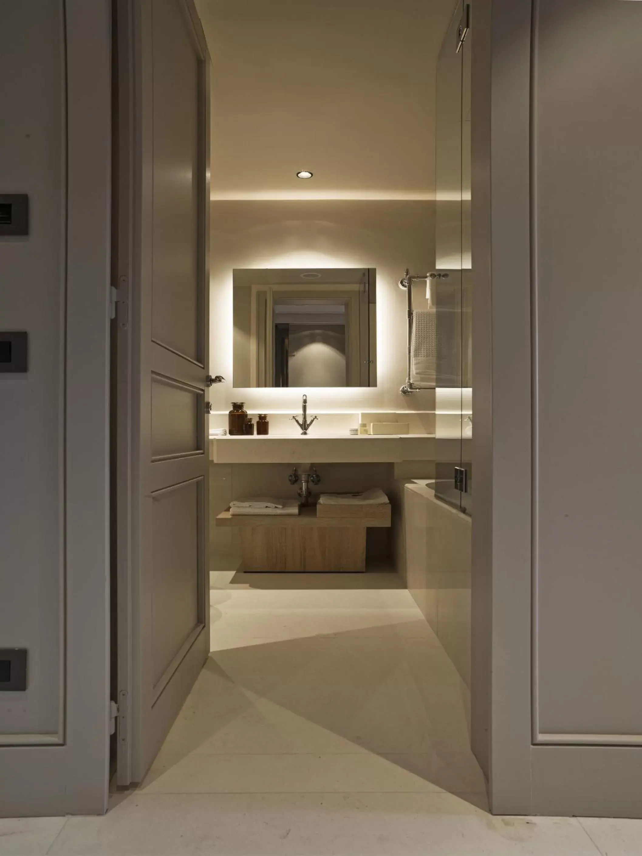 Bathroom, Kitchen/Kitchenette in A.Roma Lifestyle Hotel