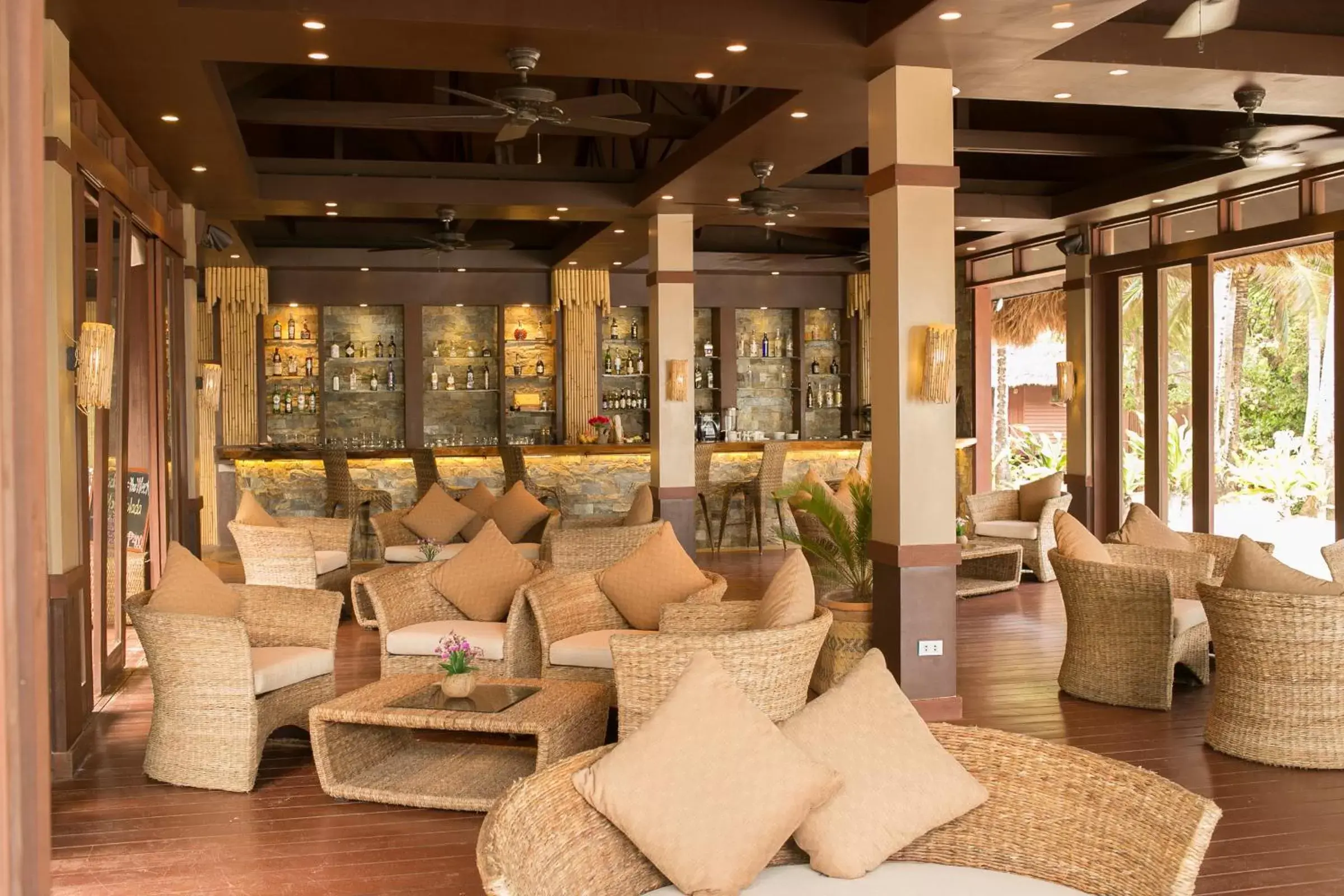 Lounge or bar in Cauayan Island Resort and Spa Lounge or bar in Cauayan Island Resort and Spa