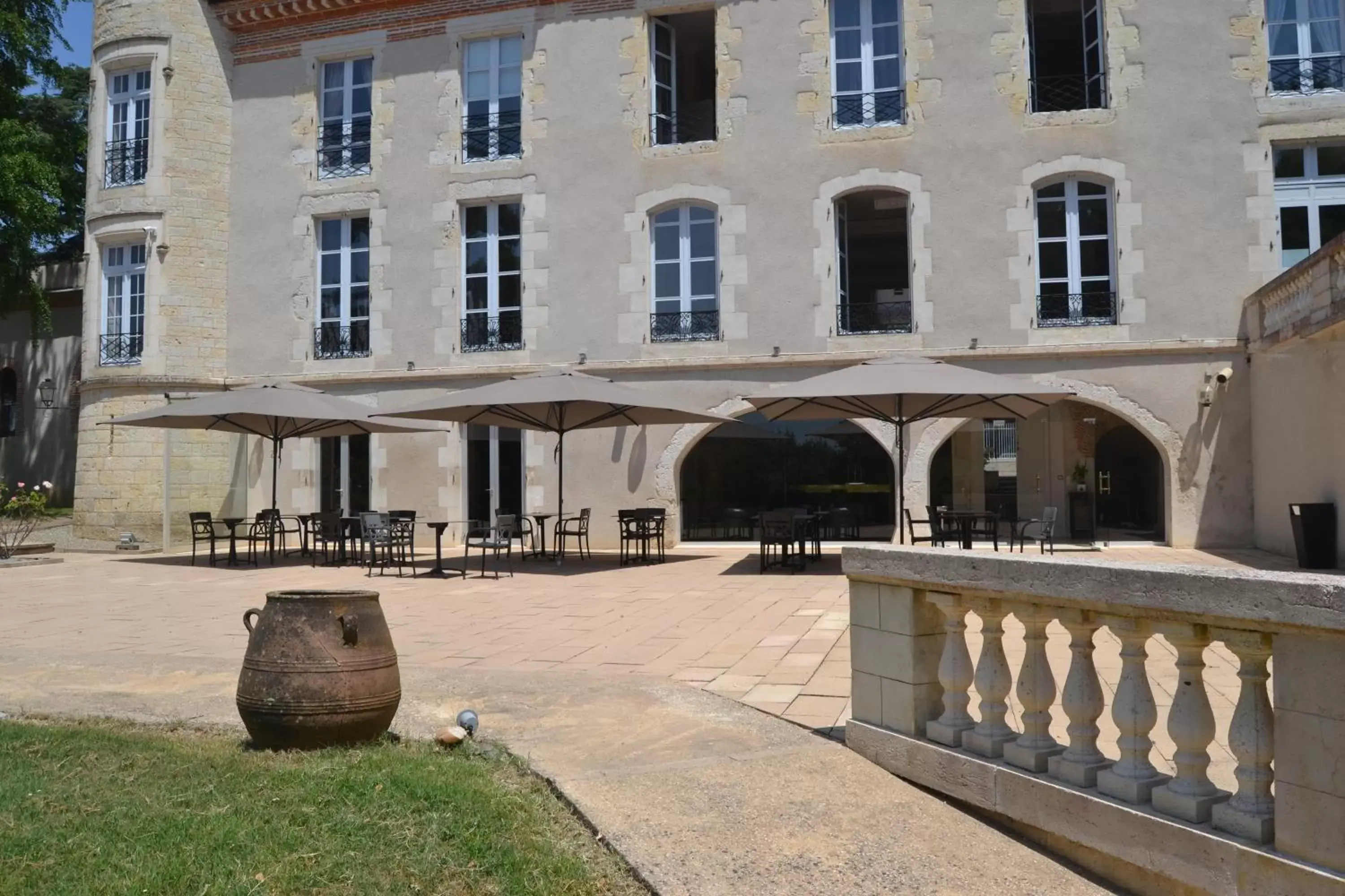 Balcony/Terrace, Property Building in Logis Château Saint Marcel