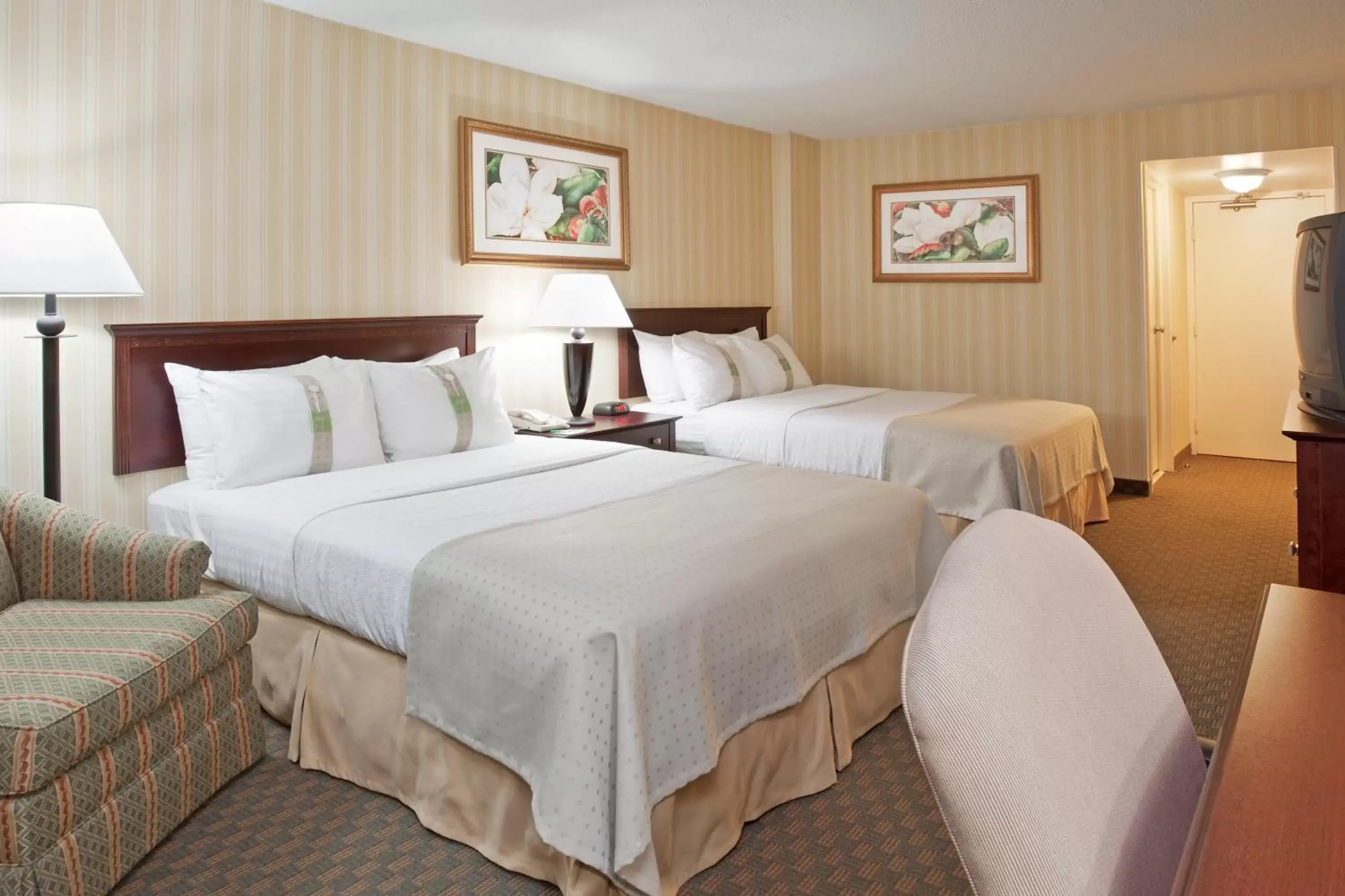 Photo of the whole room, Bed in Holiday Inn Columbus Dwtn-Capitol Square, an IHG Hotel