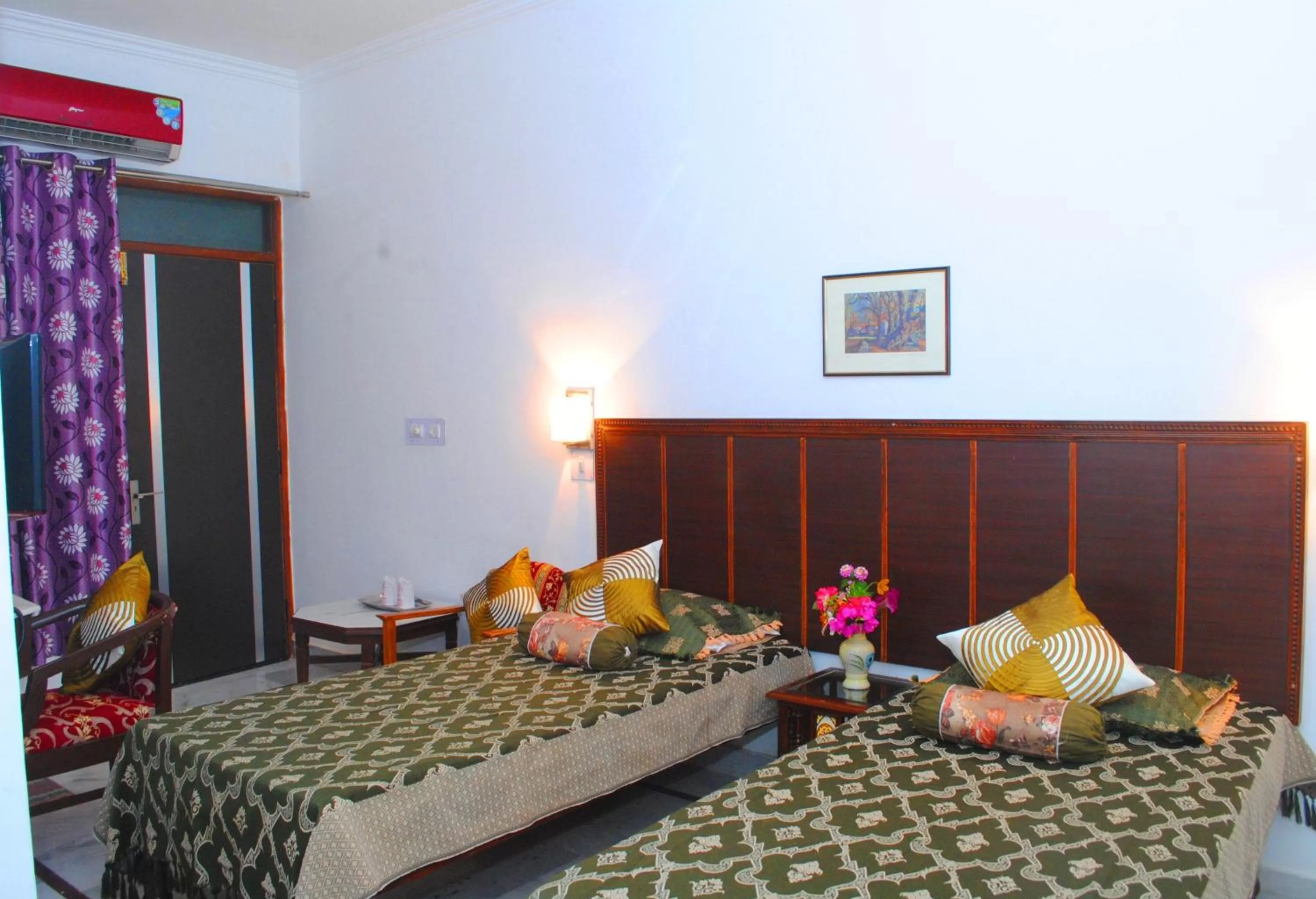 Photo of the whole room, Bed in Hotel Harmony