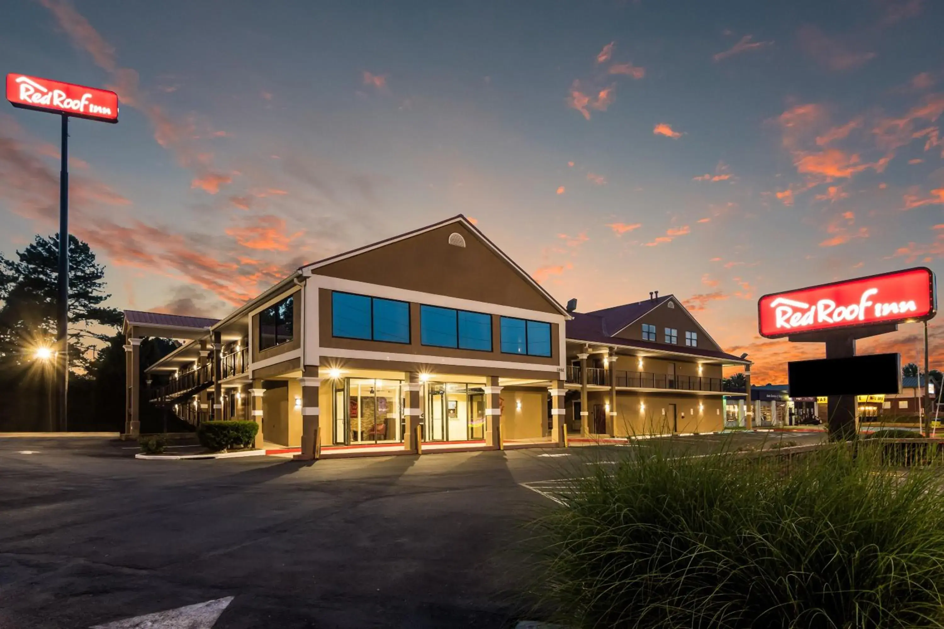 Facade/entrance, Property Building in Red Roof Inn Atlanta - Kennesaw State University
