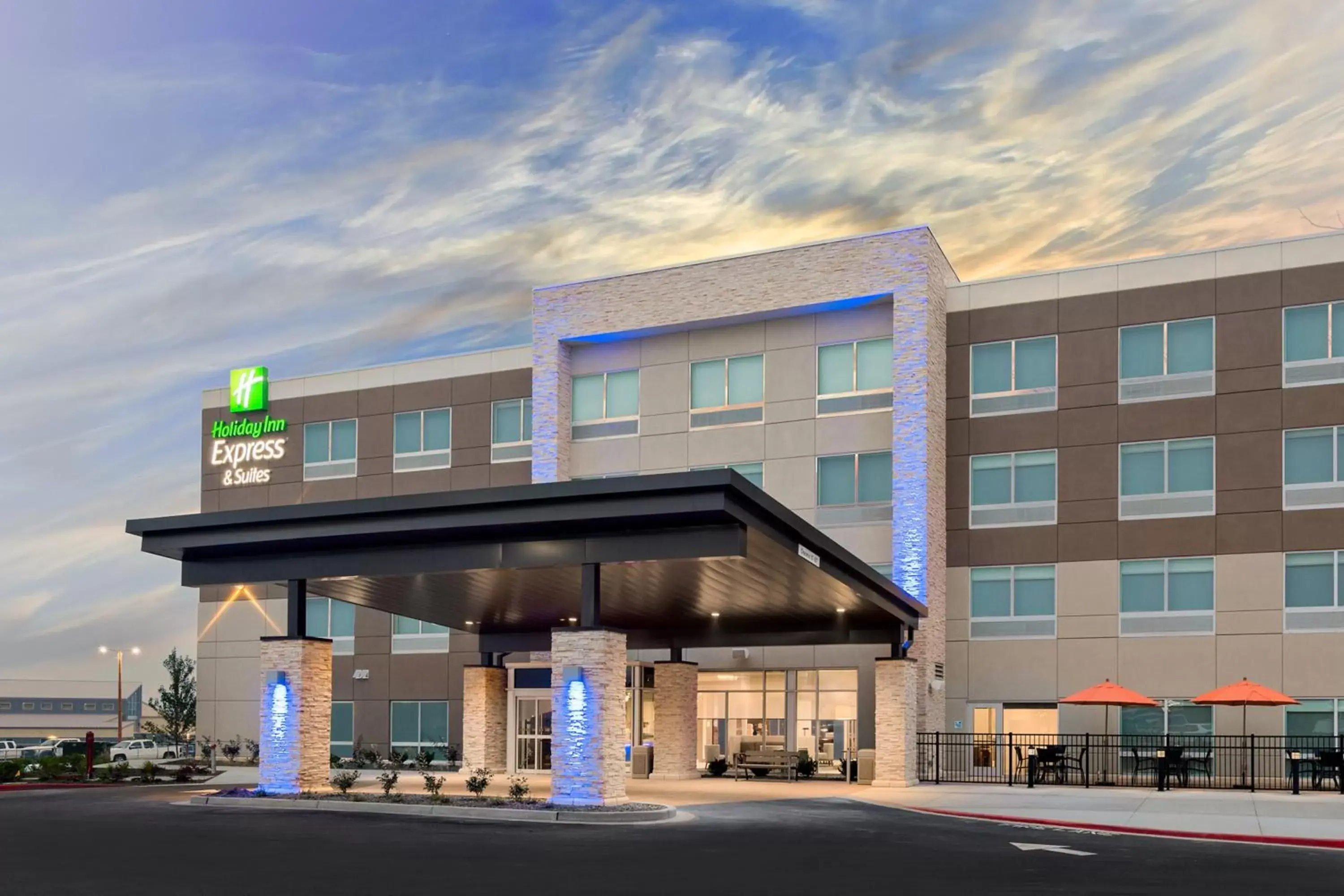 Property Building in Holiday Inn Express & Suites - Prosser - Yakima Valley Wine, an IHG Hotel