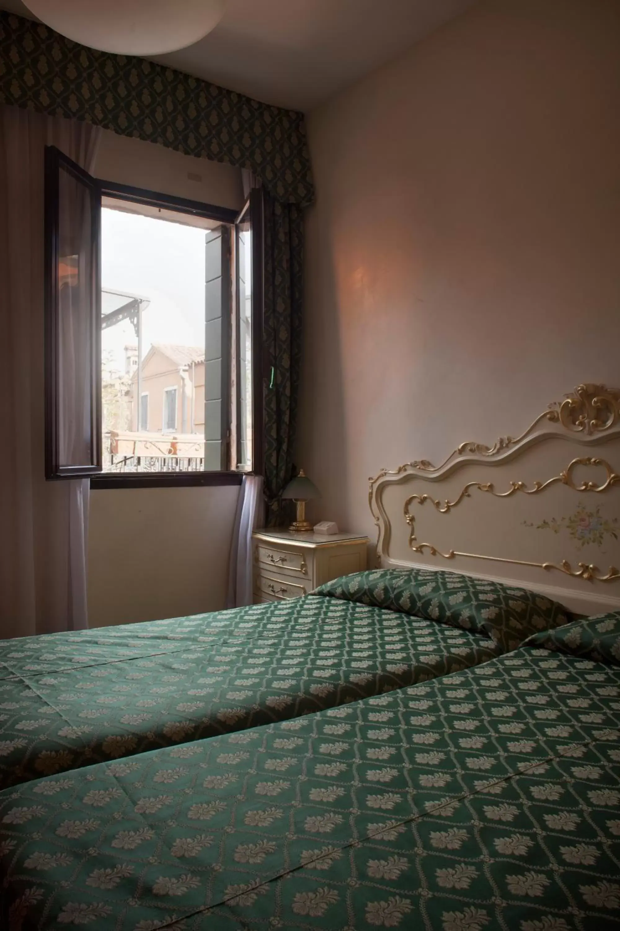 Bed in Hotel Commercio & Pellegrino