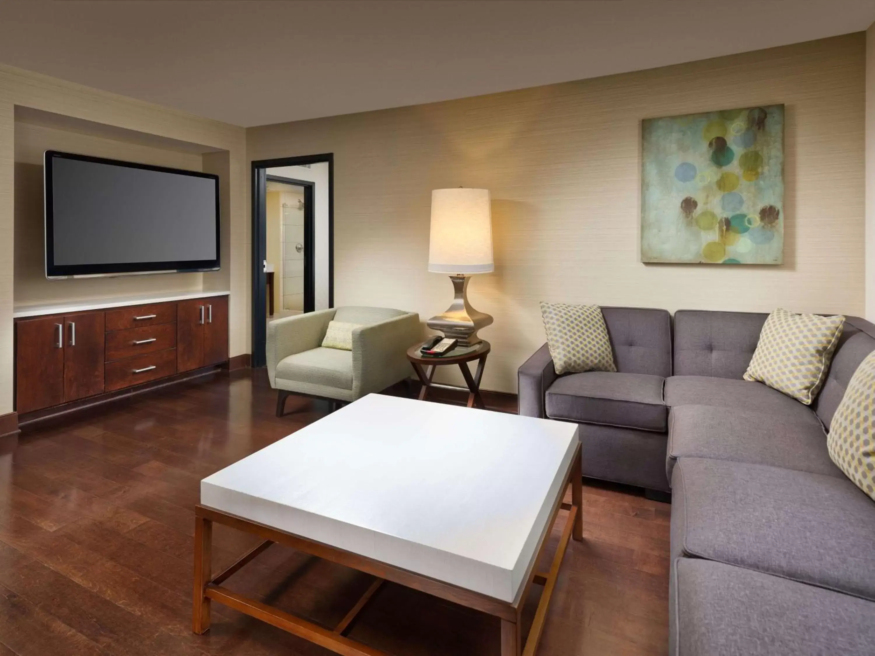 Bedroom, Seating Area in DoubleTree by Hilton Hotel Chattanooga Downtown