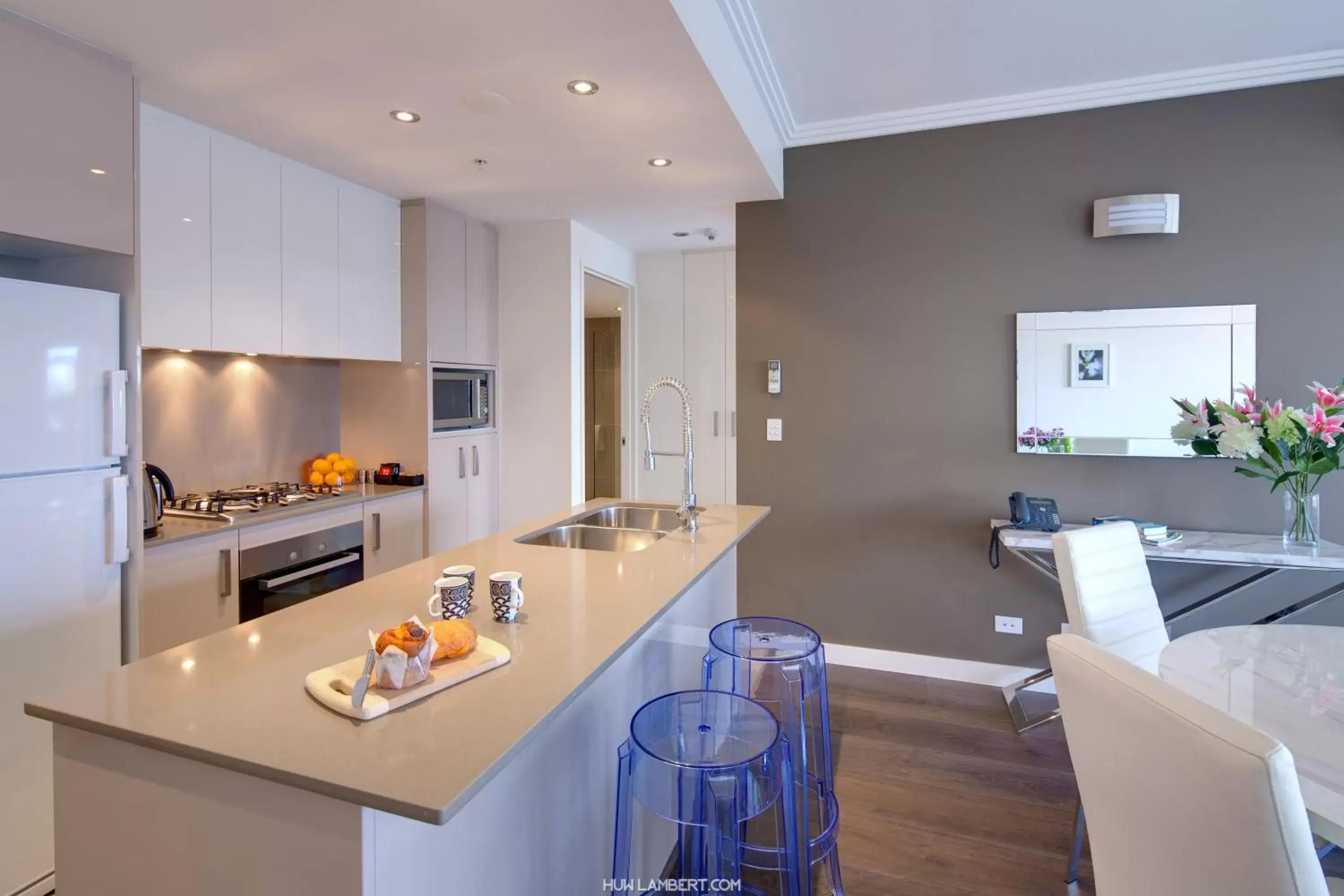 Kitchen or kitchenette, Kitchen/Kitchenette in Zara Tower – Luxury Suites and Apartments
