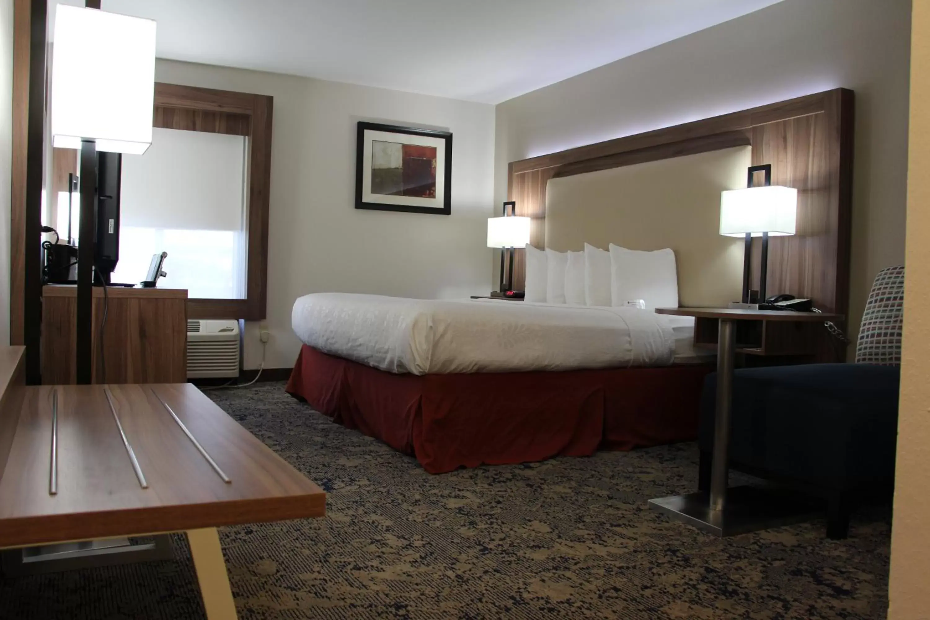 Bedroom, Bed in Best Western Plus Kansas City Airport - KCI East