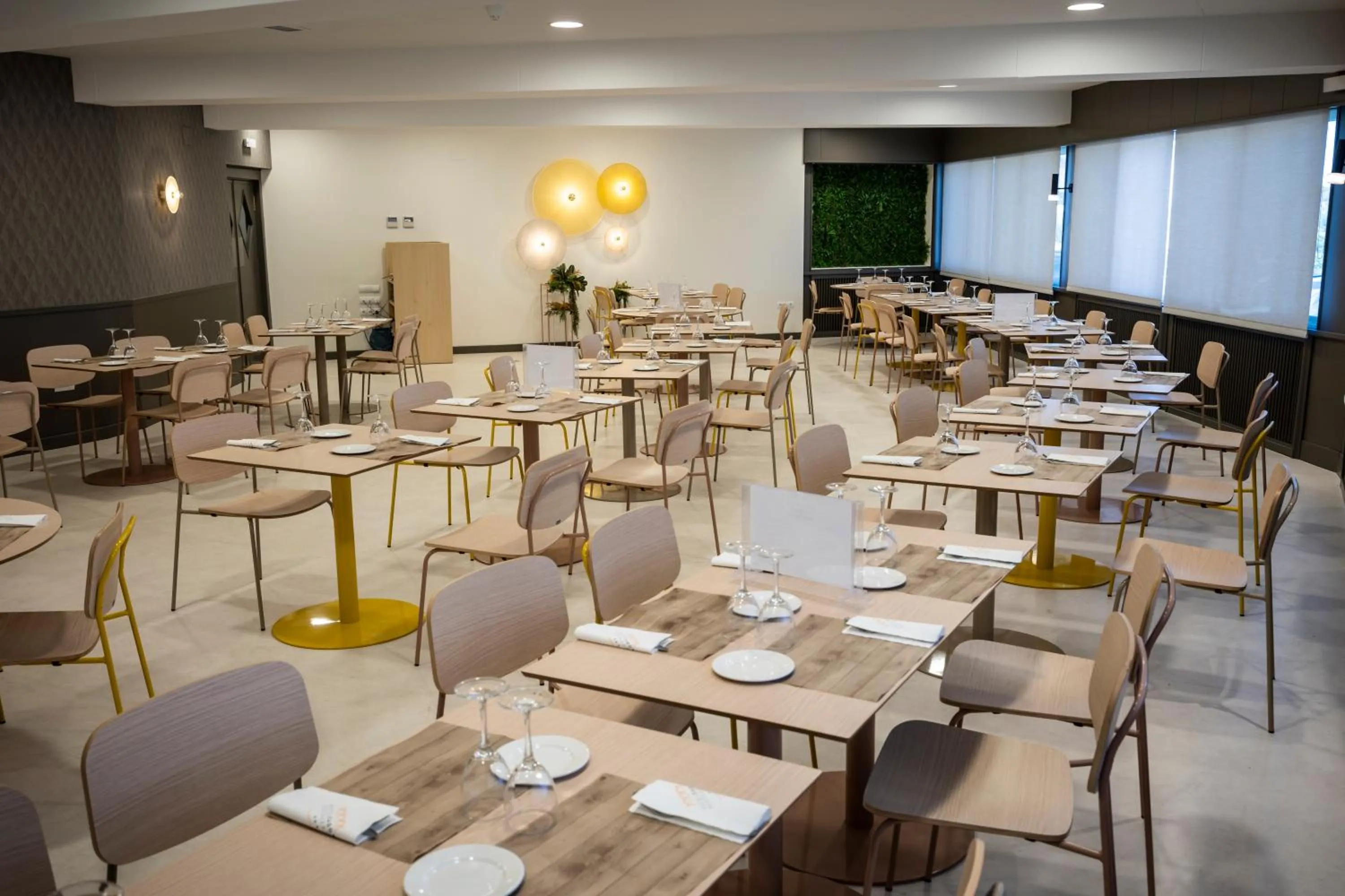 Restaurant/places to eat in Hotel Restaurante Cadosa