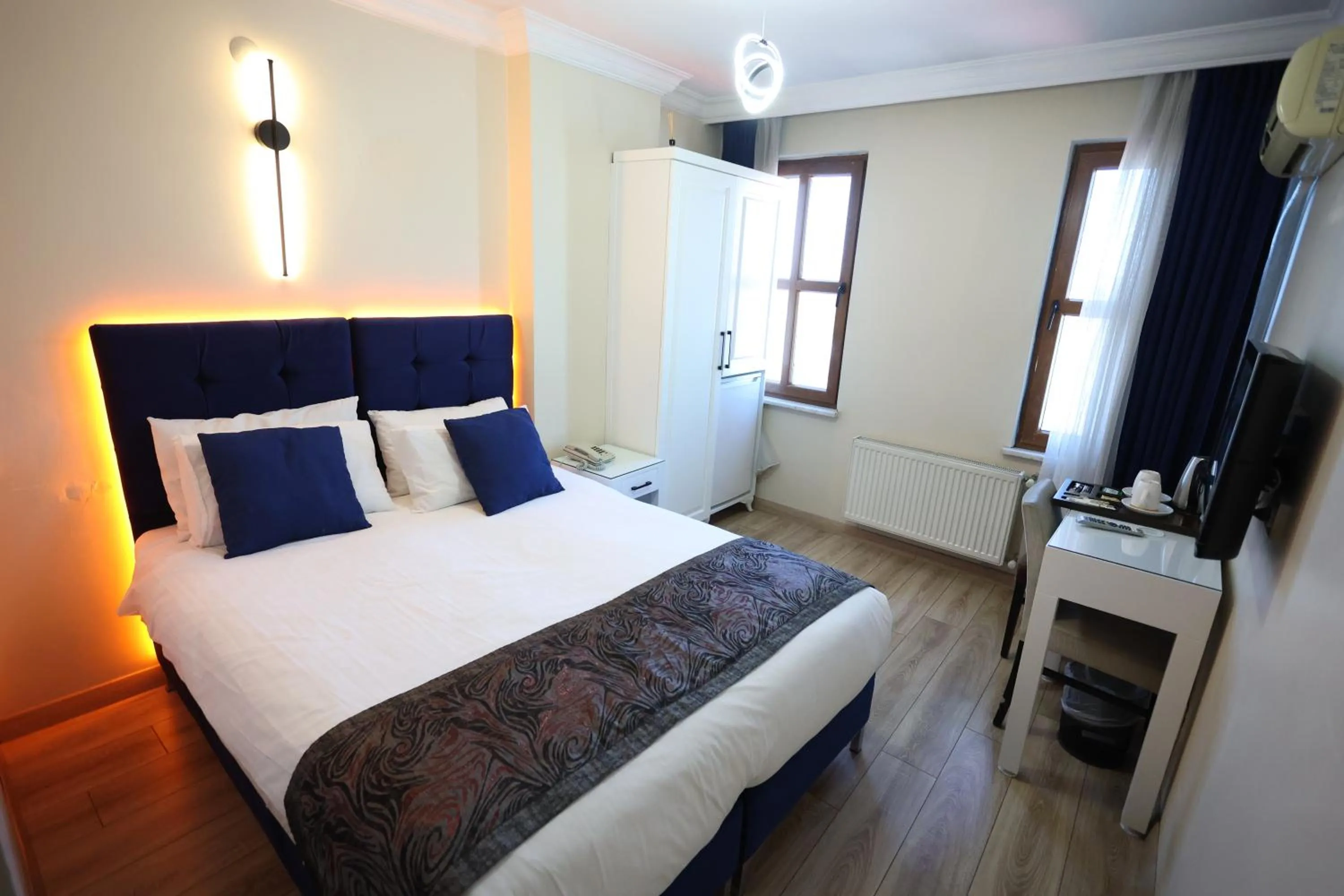 Photo of the whole room, Bed in Arven Hotel