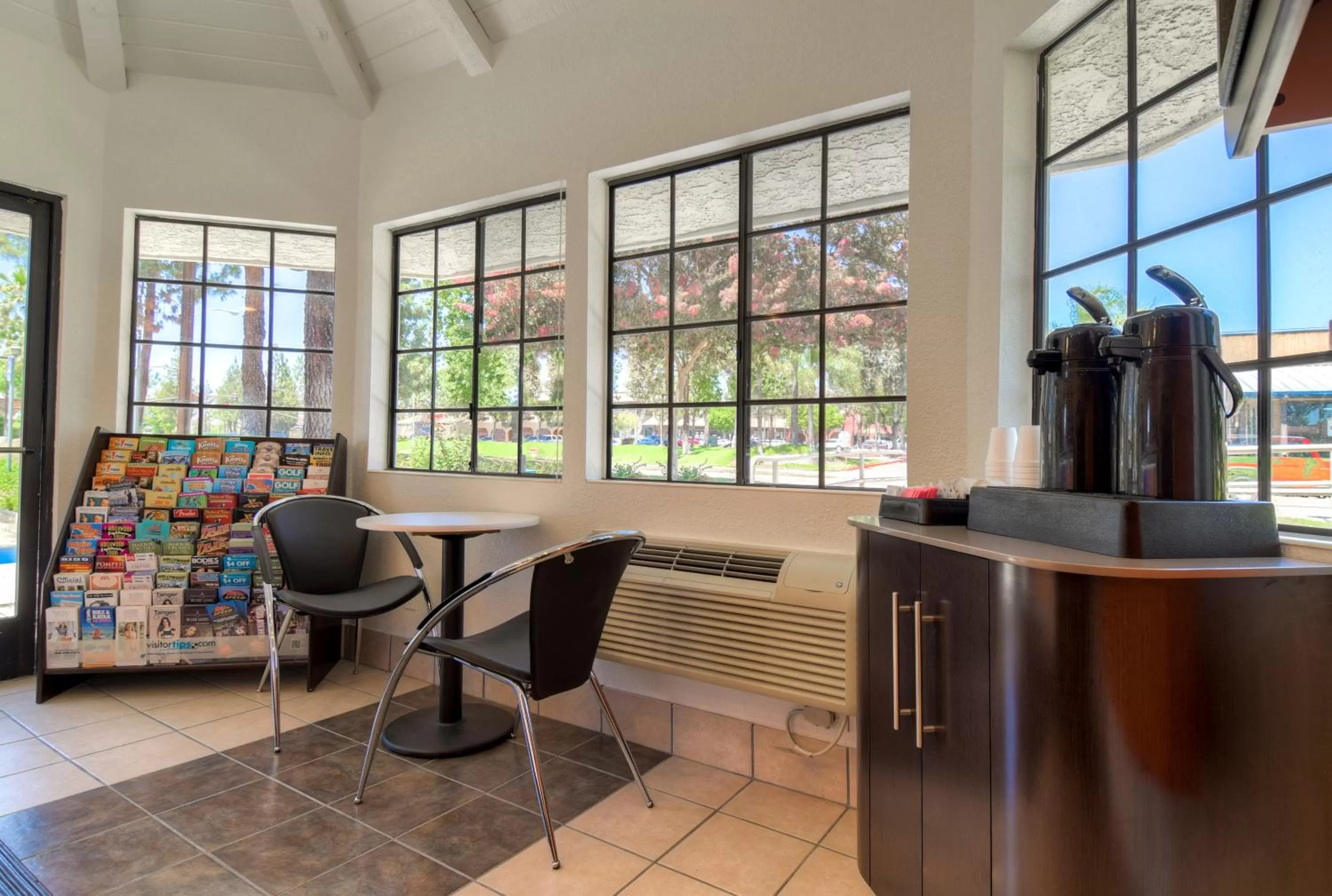 Lobby or reception in Motel 6-San Dimas, CA - Los Angeles