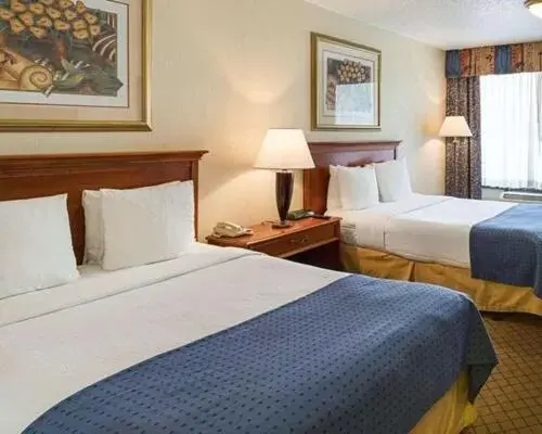 Bed in GreenTree Hotel & Extended Stay I-10 FWY Houston, Channelview, Baytown