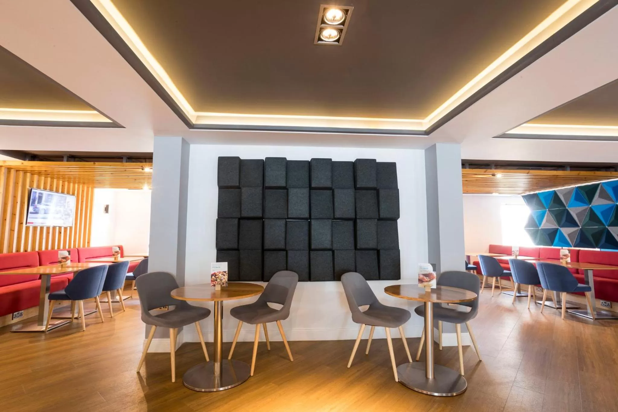 Breakfast in Holiday Inn Express Aberdeen City Centre by IHG