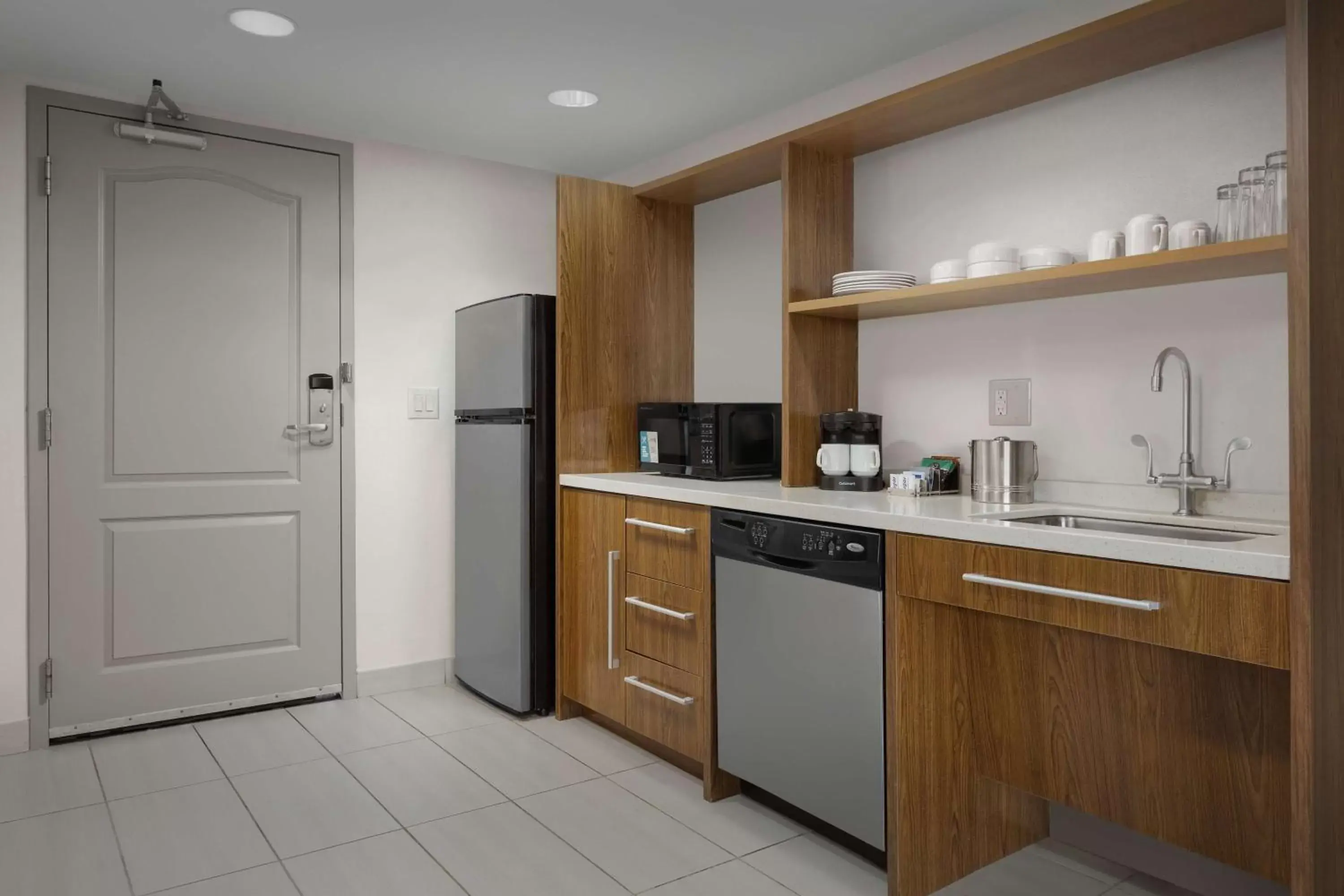 Kitchen or kitchenette, Kitchen/Kitchenette in Home2 Suites by Hilton Jacksonville, NC