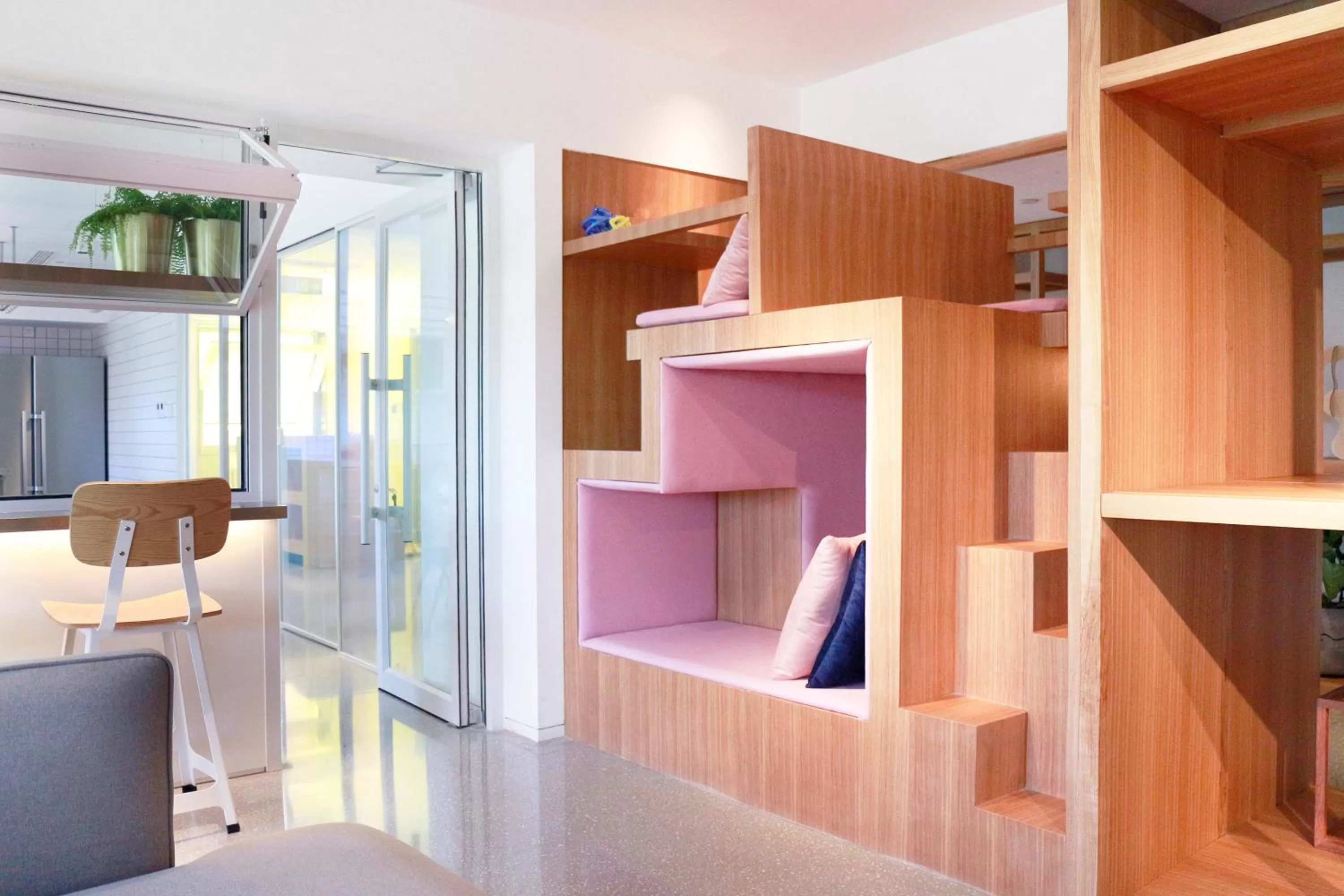 Communal lounge/ TV room in Stey Beijing 798 Art Zone Hotel