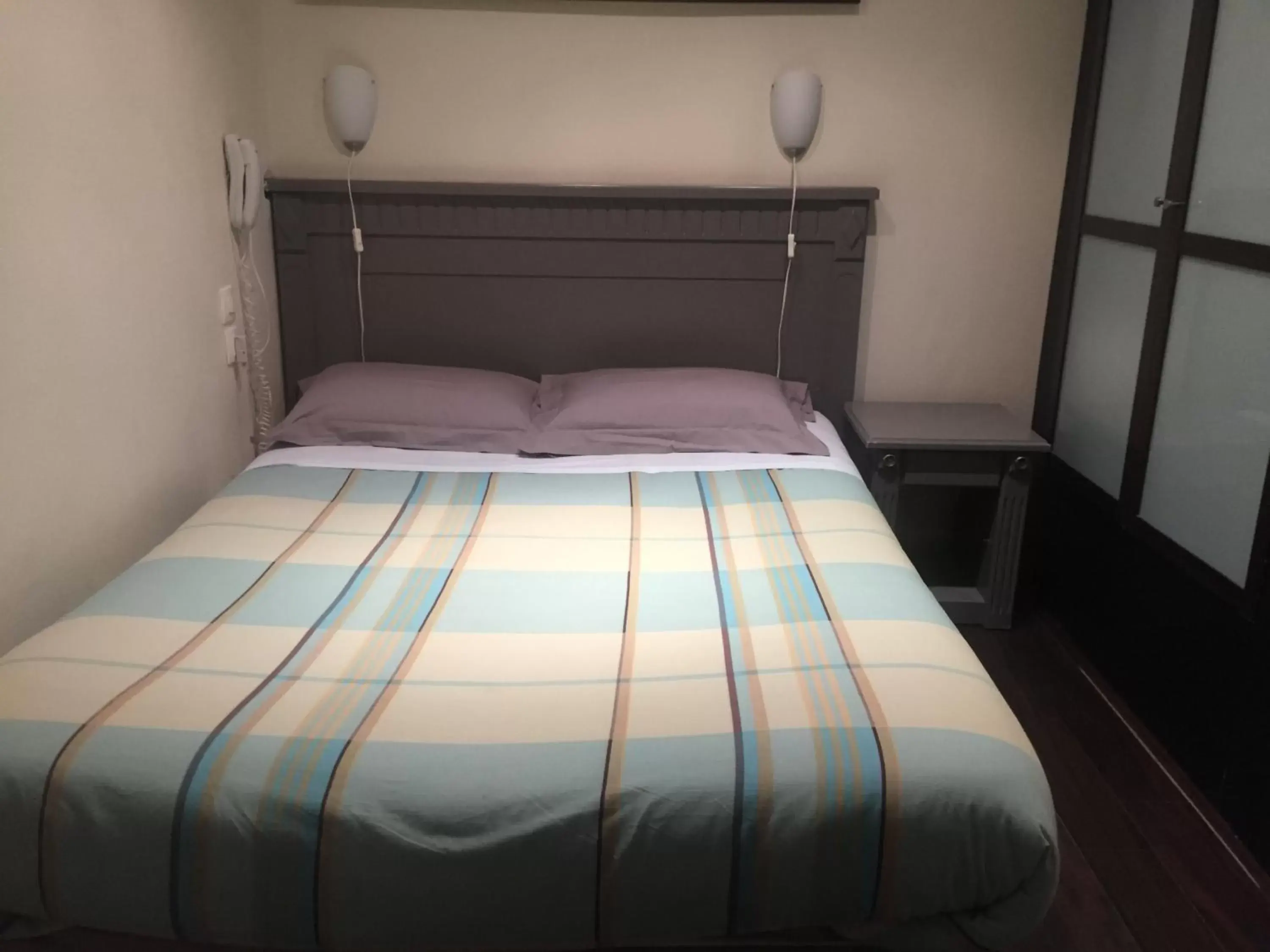 Bed in Hôtel de l'Europe