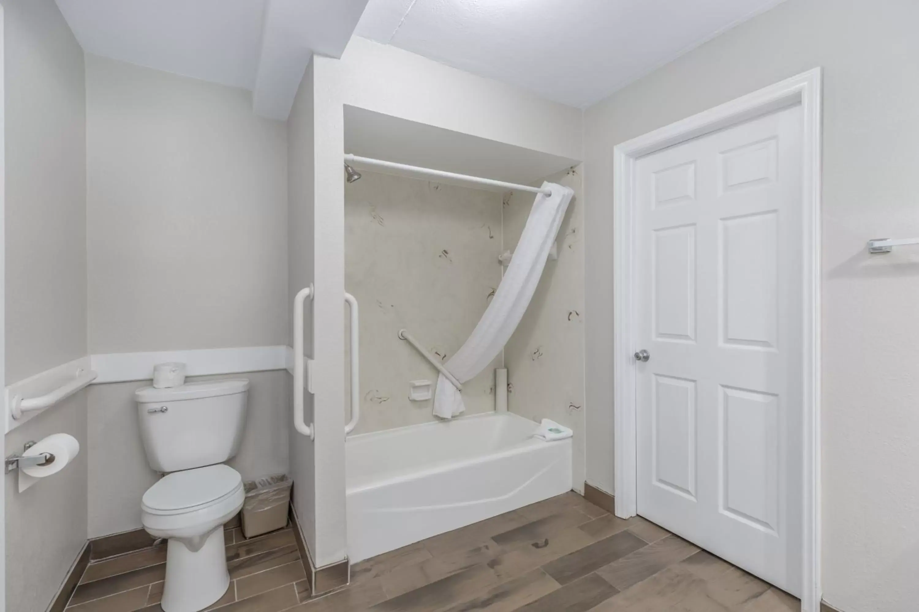 Bathroom in Crossroads Inn & Suites