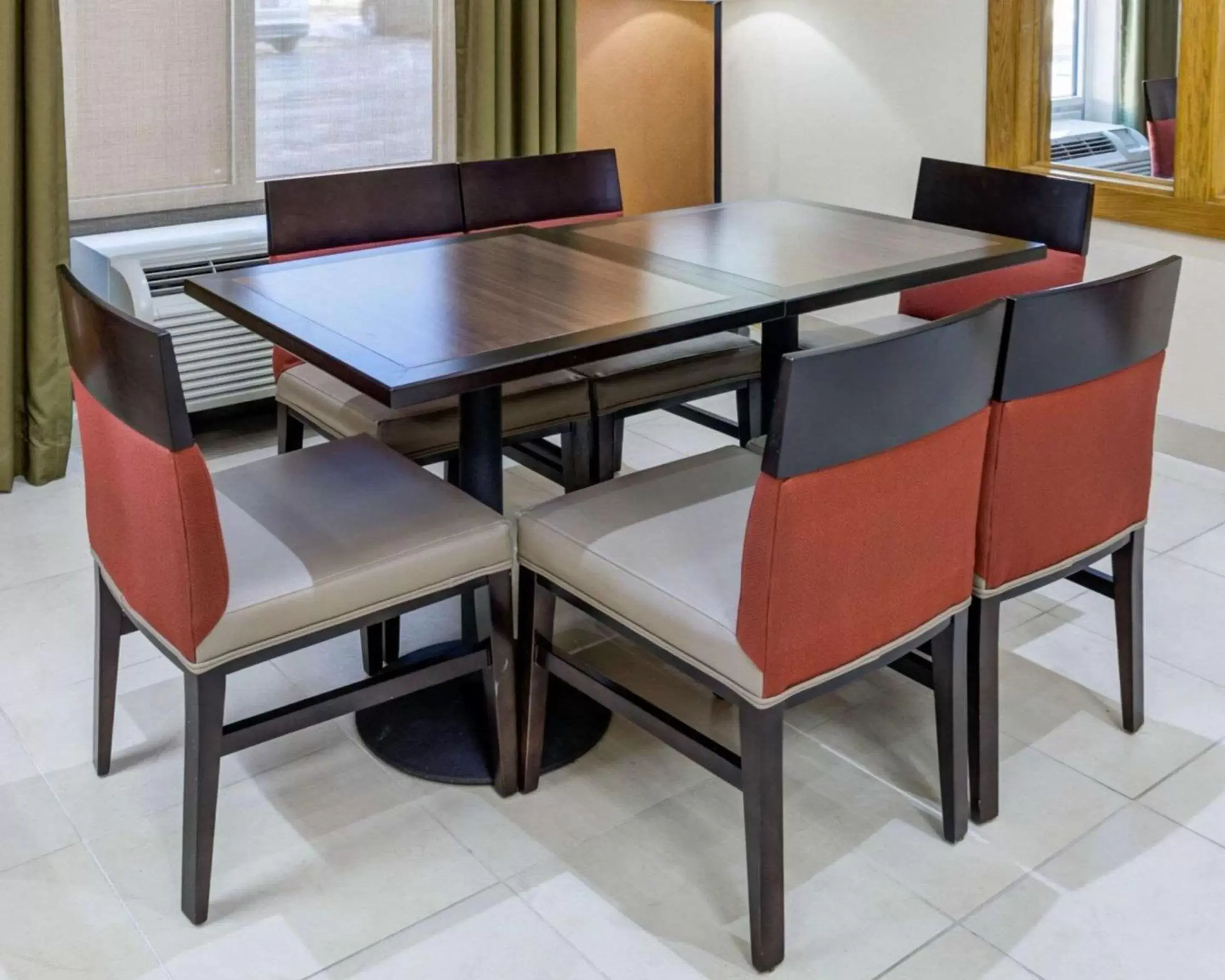Restaurant/places to eat, Dining Area in Comfort Suites Kansas City