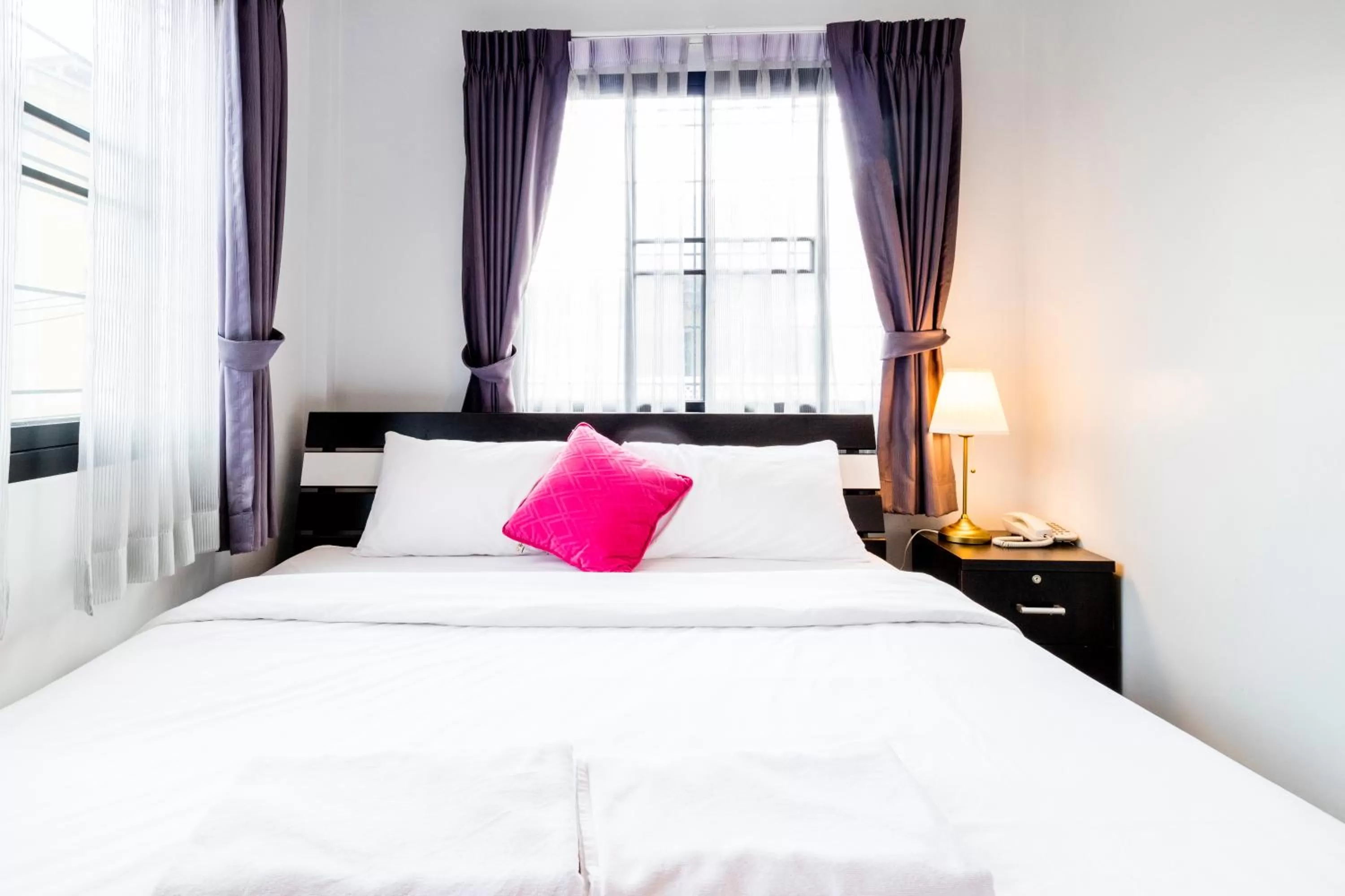 Bed in The Cube Sathorn Boutique Hotel เดอะ คิวบ์ สาทร บูติค โฮเทล Near BTS Surasak