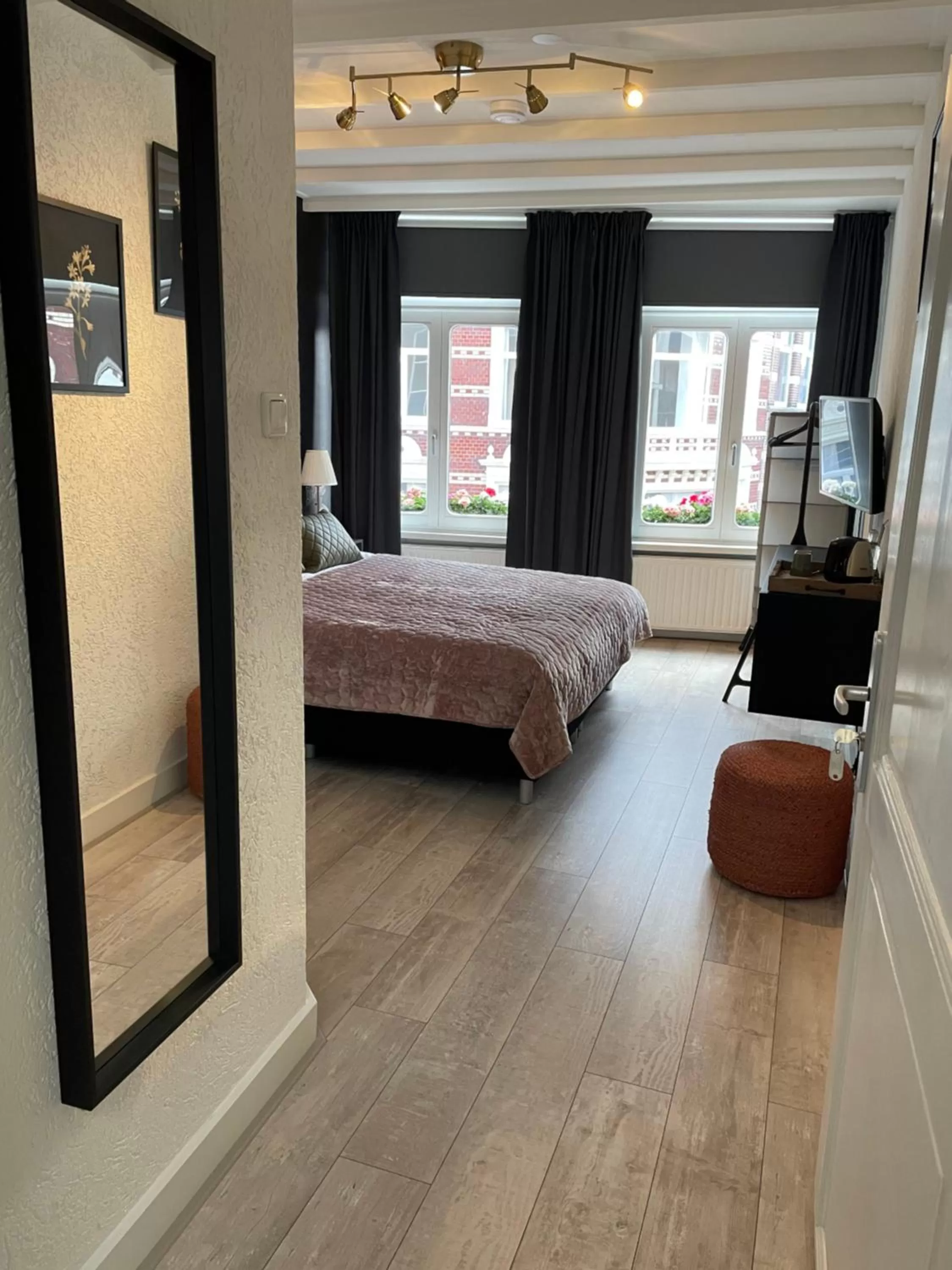 Photo of the whole room, Bed in BnB Bruxelles - Studios & Apartments