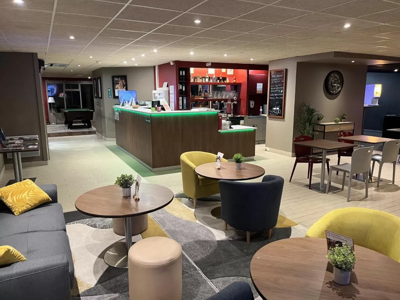 Lounge or bar in Hôtel Campanile Orléans Nord - Saran