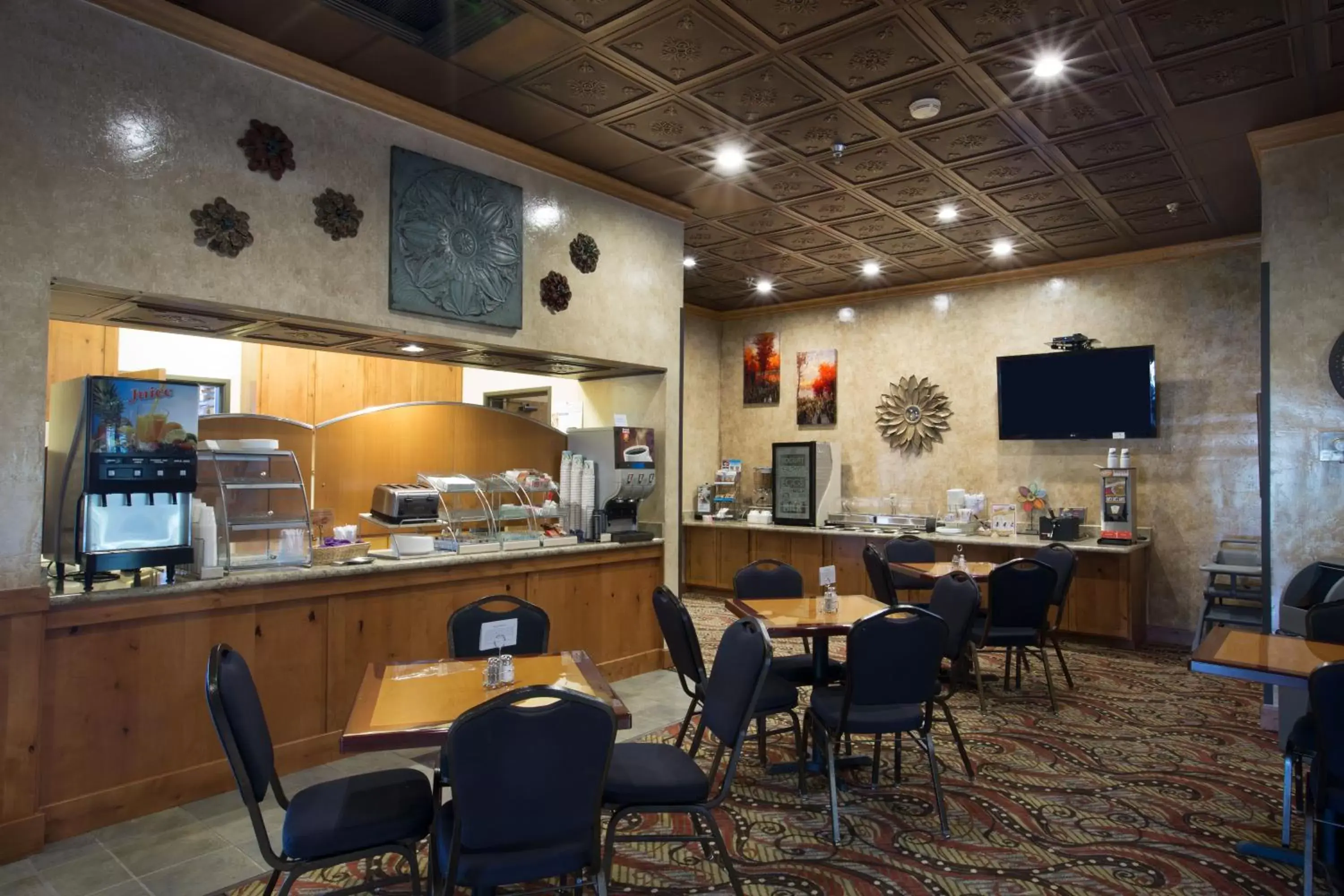 Breakfast, Restaurant/Places to Eat in Miles City Hotel & Suites