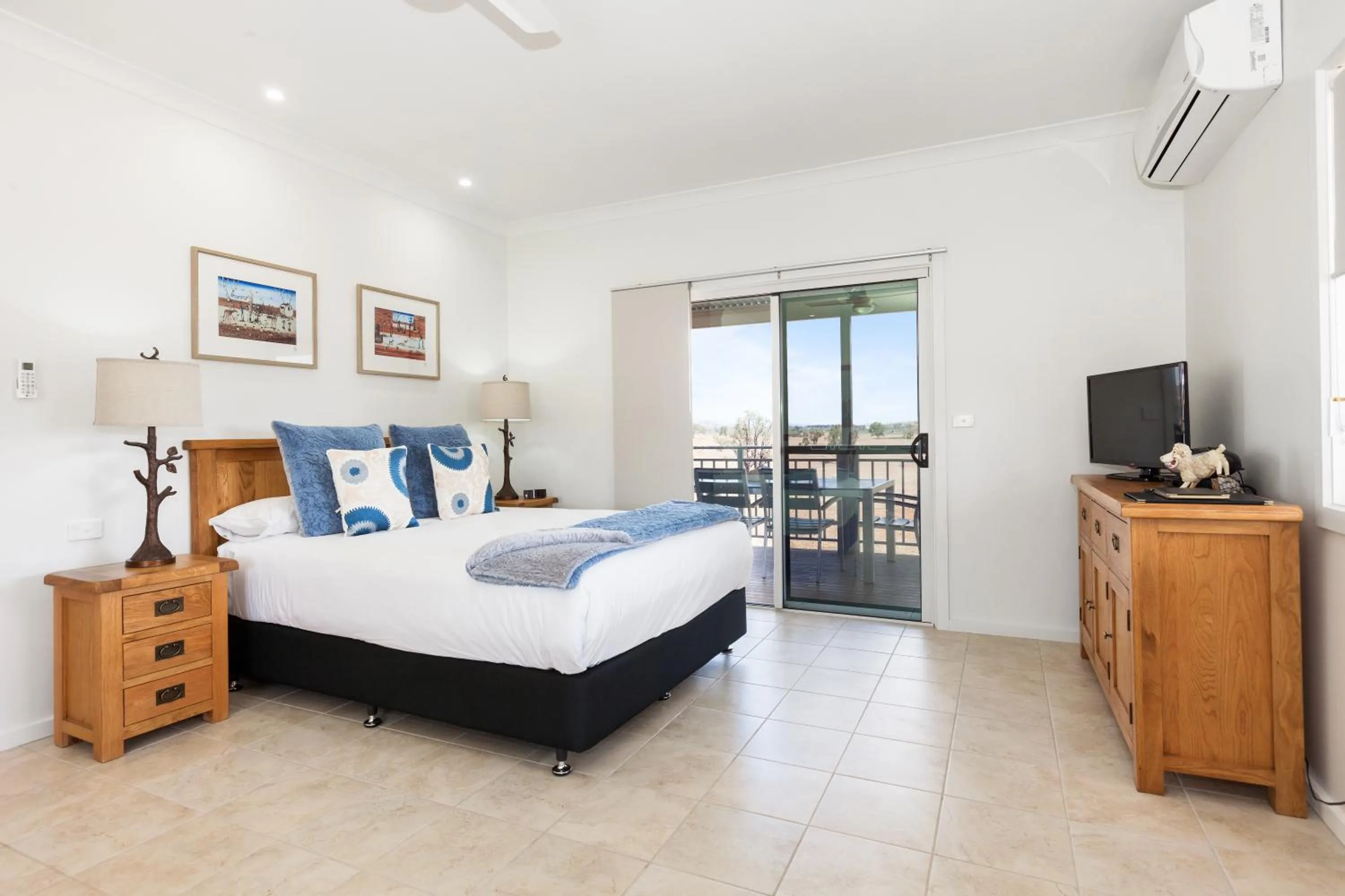 Bedroom, Bed in Owl Head Lodge