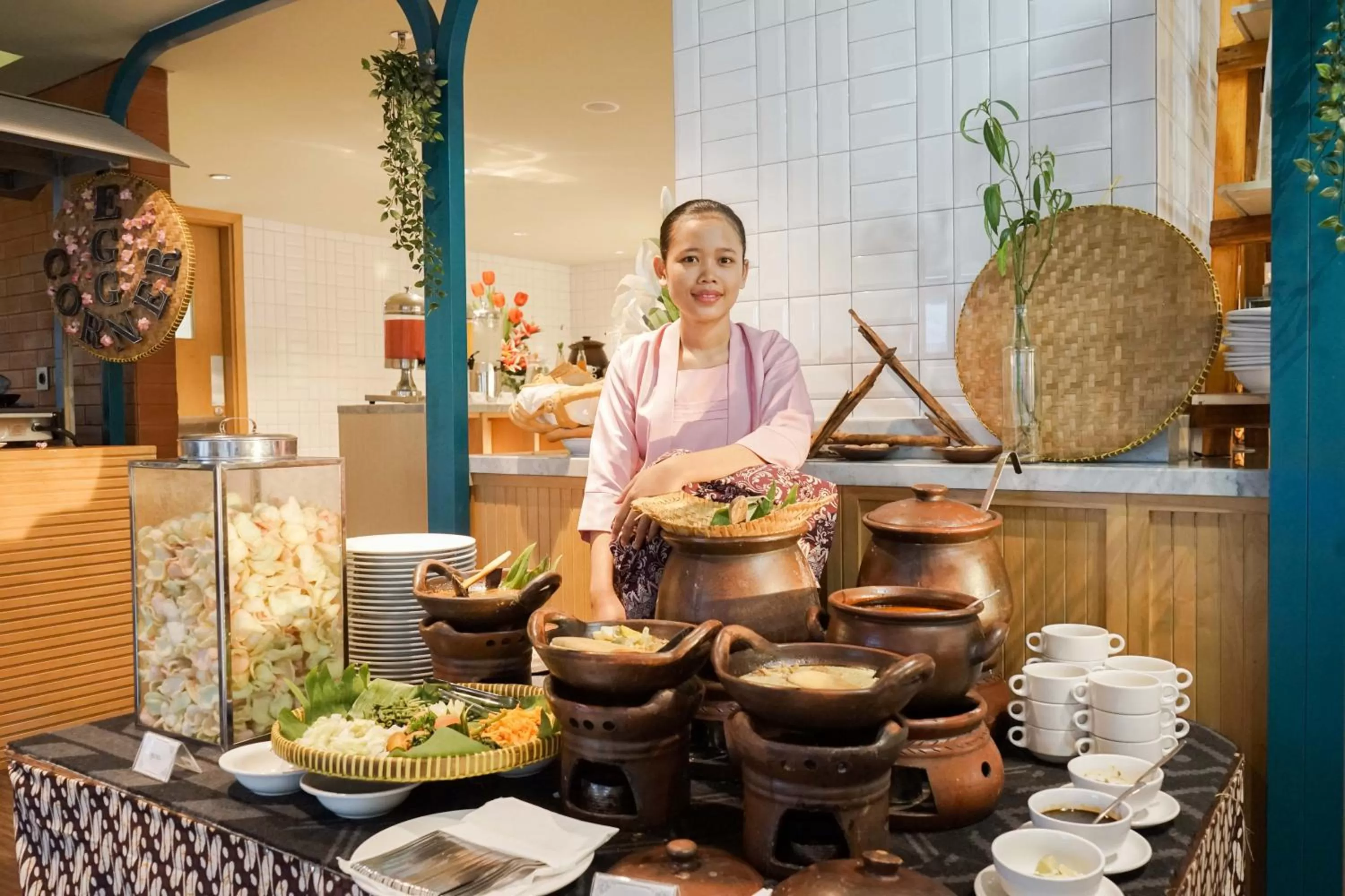 Restaurant/places to eat in Louis Kienne Hotel Pemuda