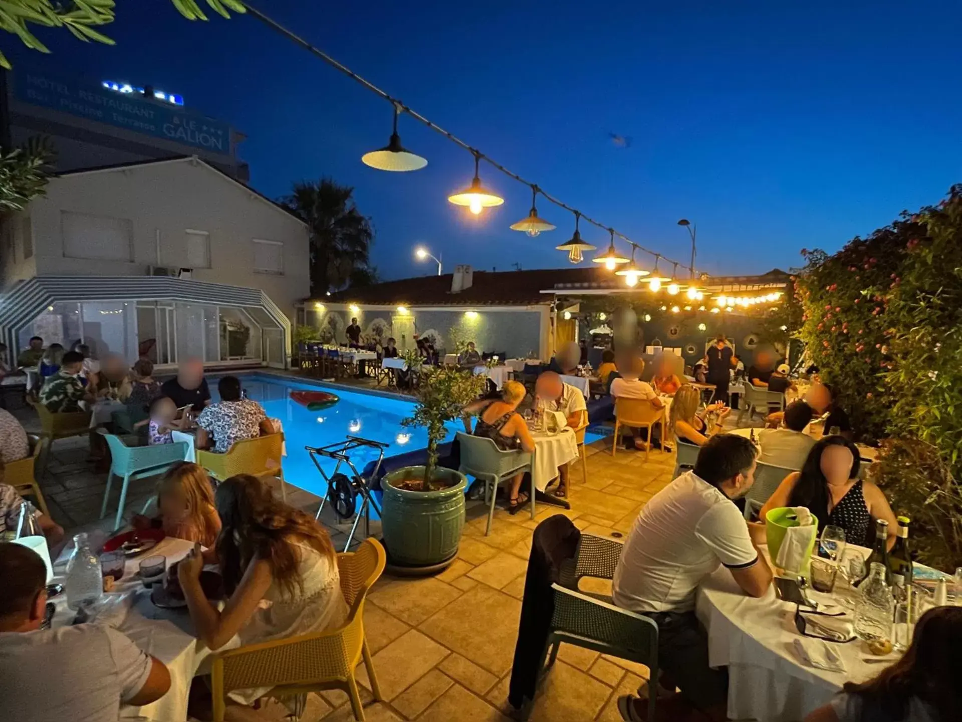 Restaurant/Places to Eat in Le Galion Hotel et Restaurant Canet Plage - Logis