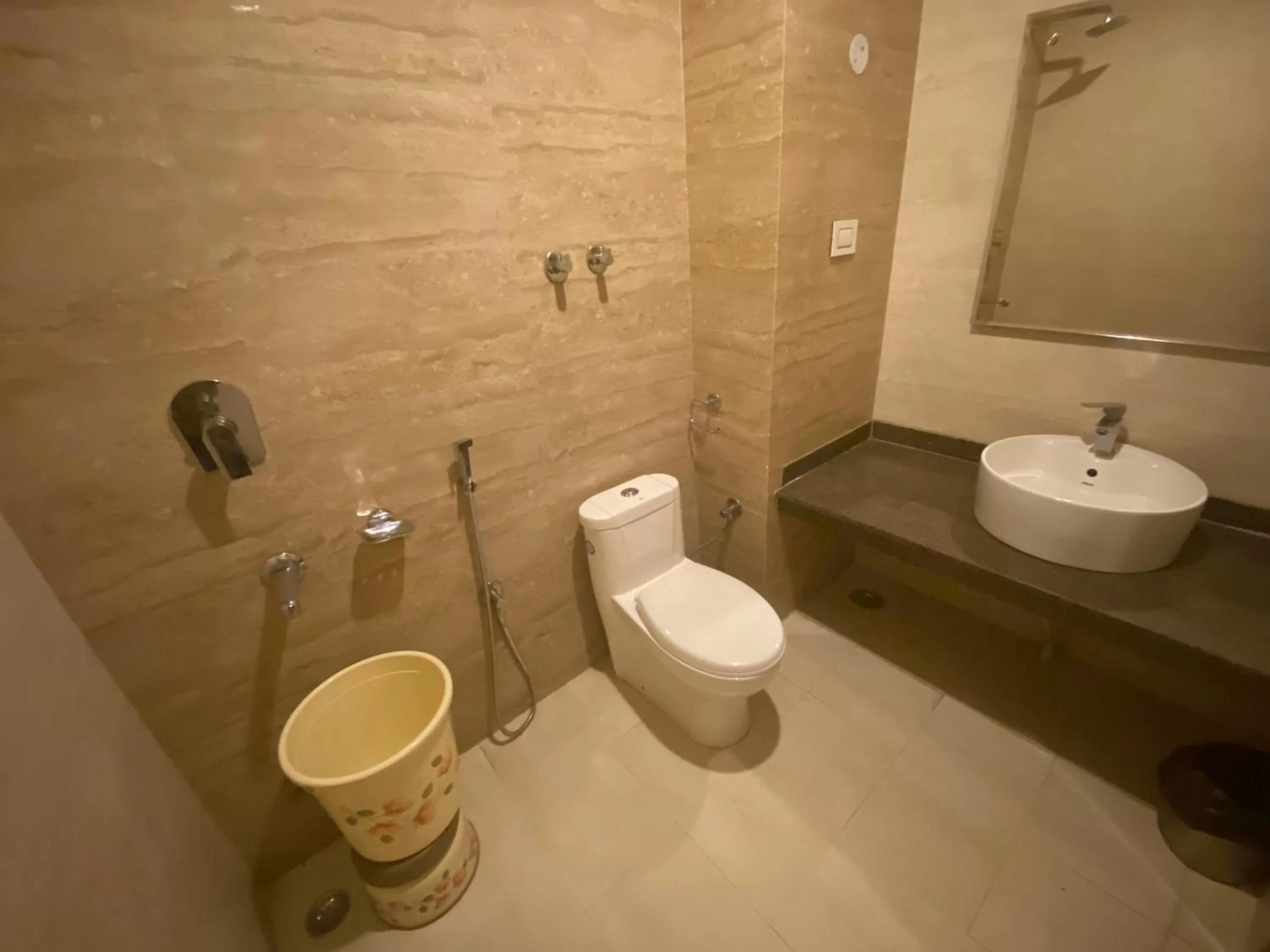 Bathroom in Hotel Ambika Resort Manali