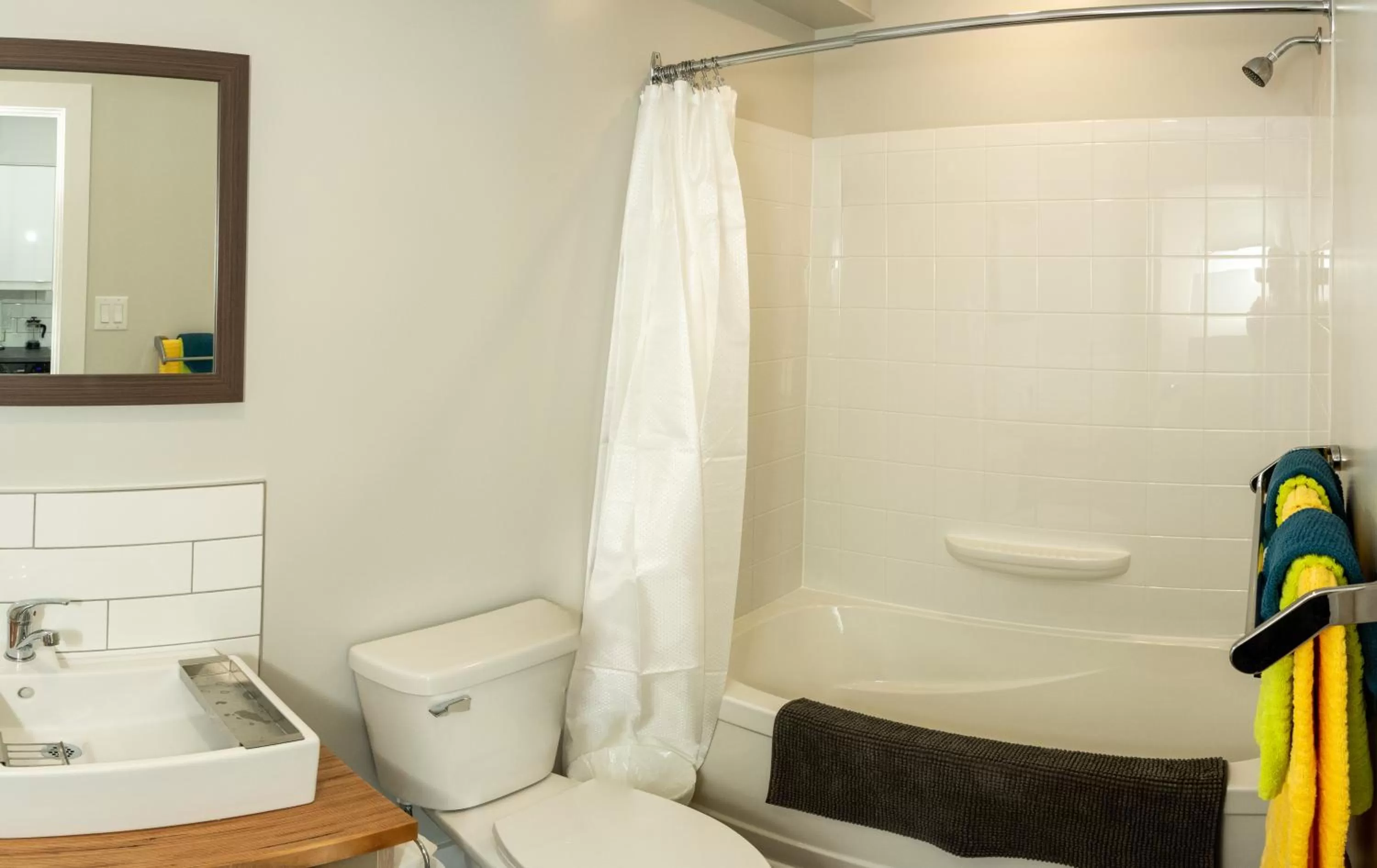 Shower in Morel Executive Suites