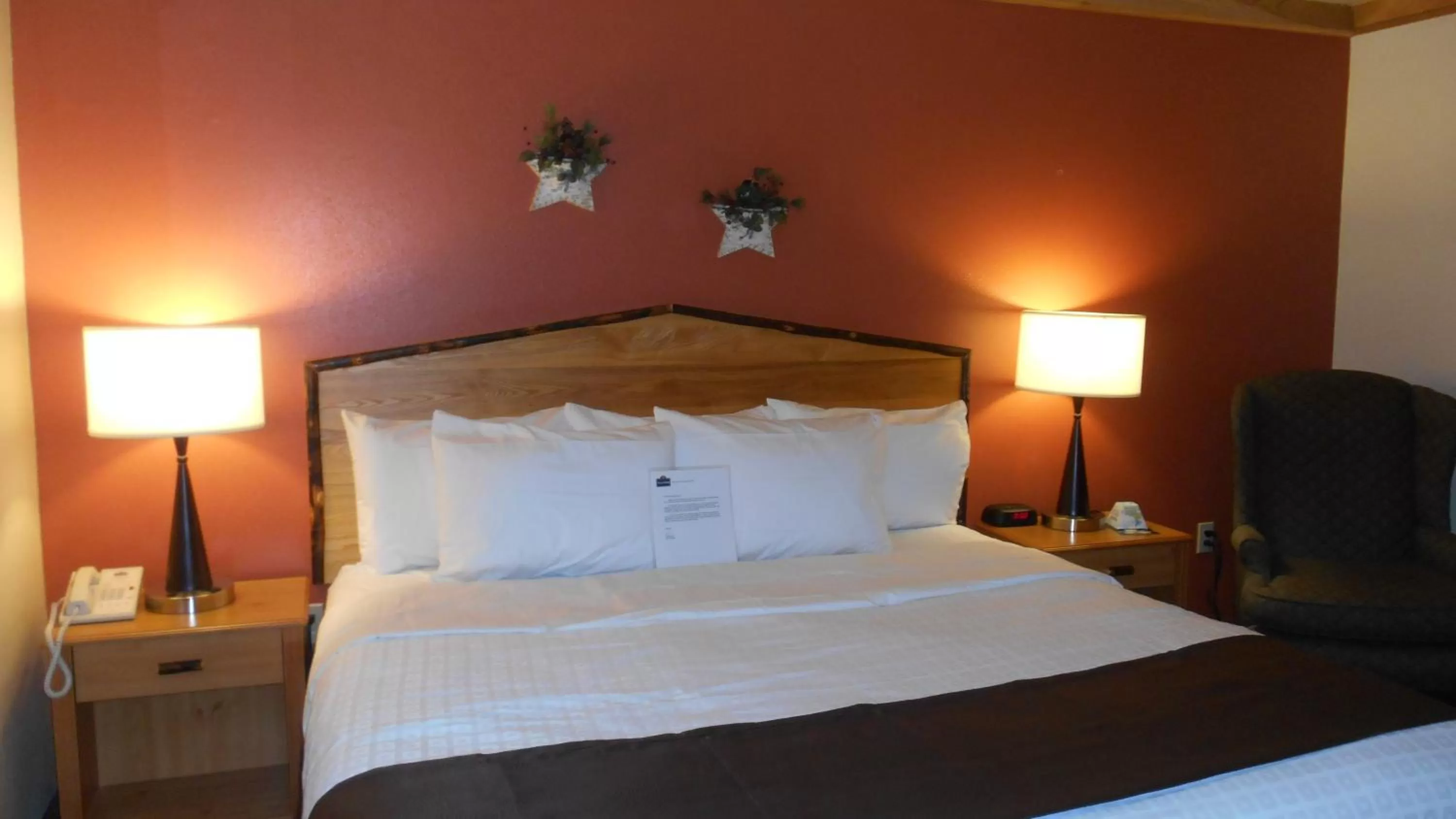 Photo of the whole room, Bed in AmericInn by Wyndham Oswego