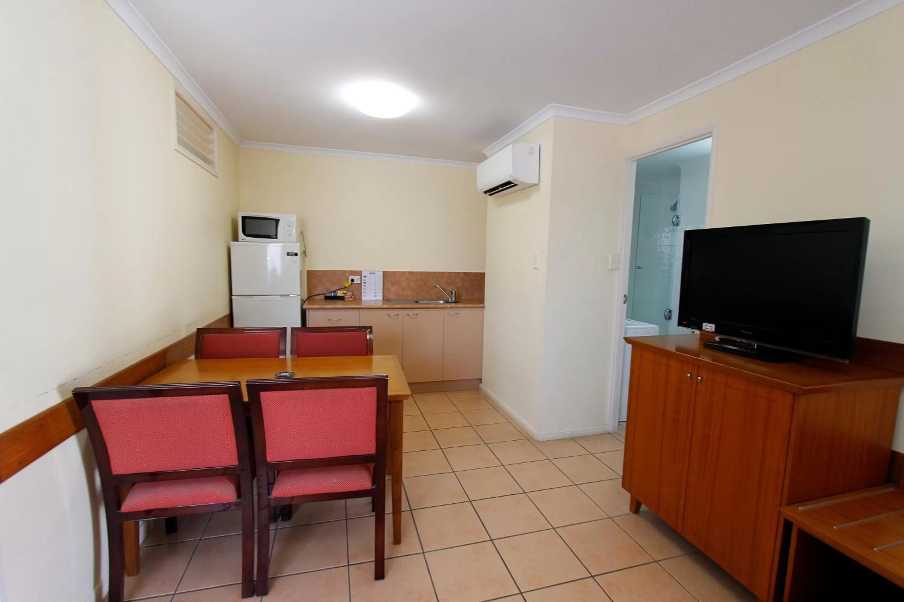 Kitchen or kitchenette in Windmill Motel & Events Centre