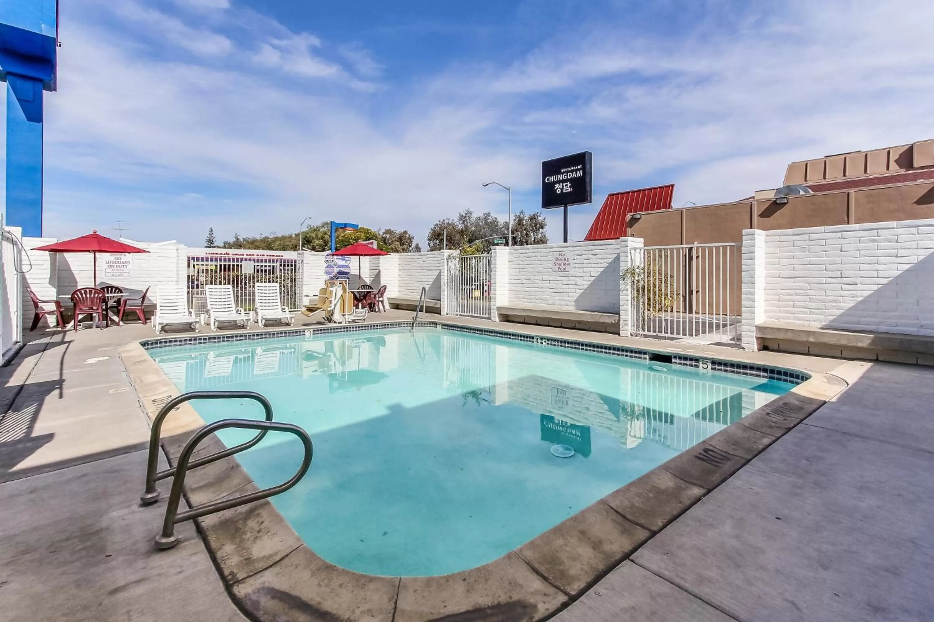 Swimming pool in Motel 6-Santa Clara, CA