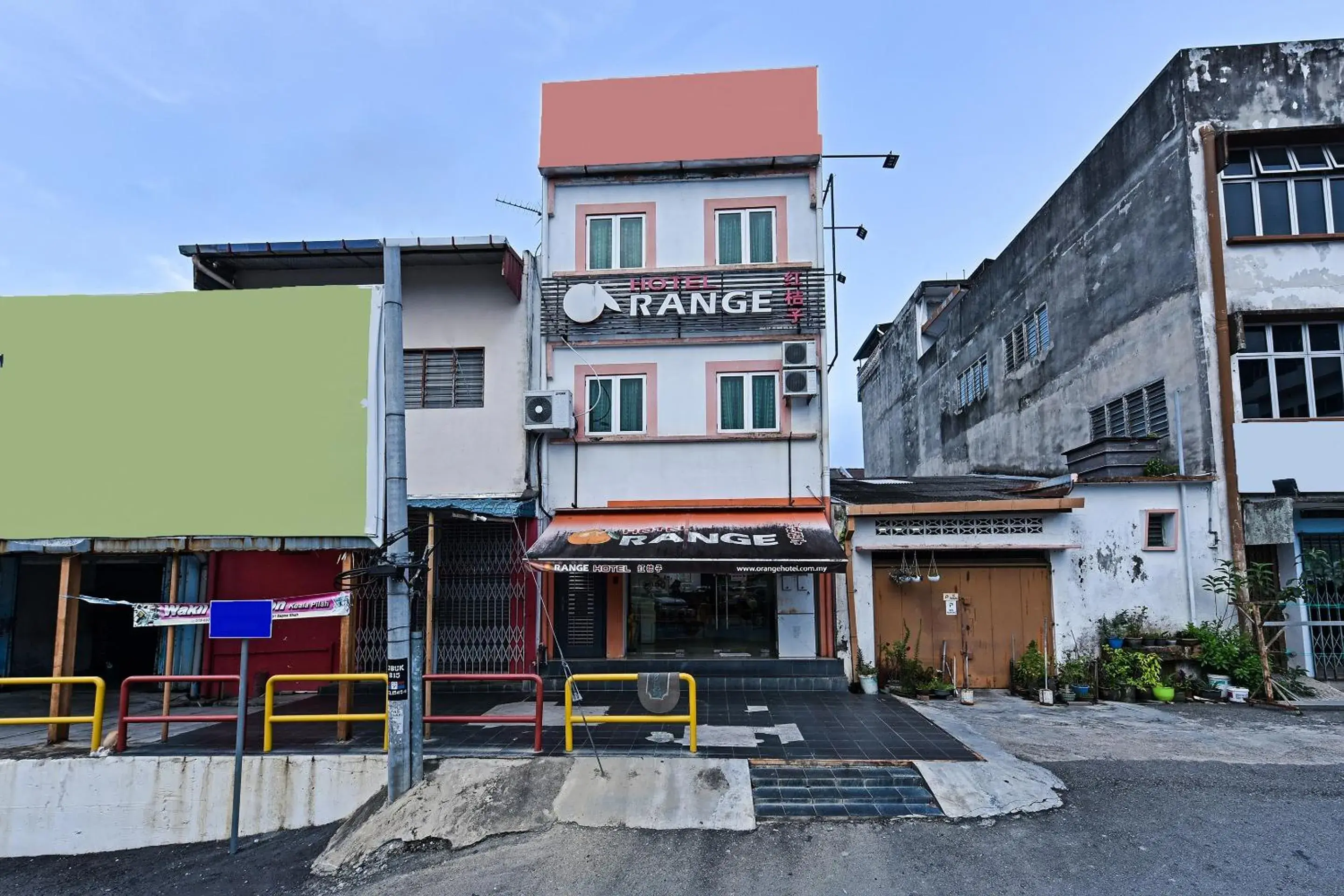 Facade/entrance, Property Building in OYO 992 Orange Hotel Kuala Pilah