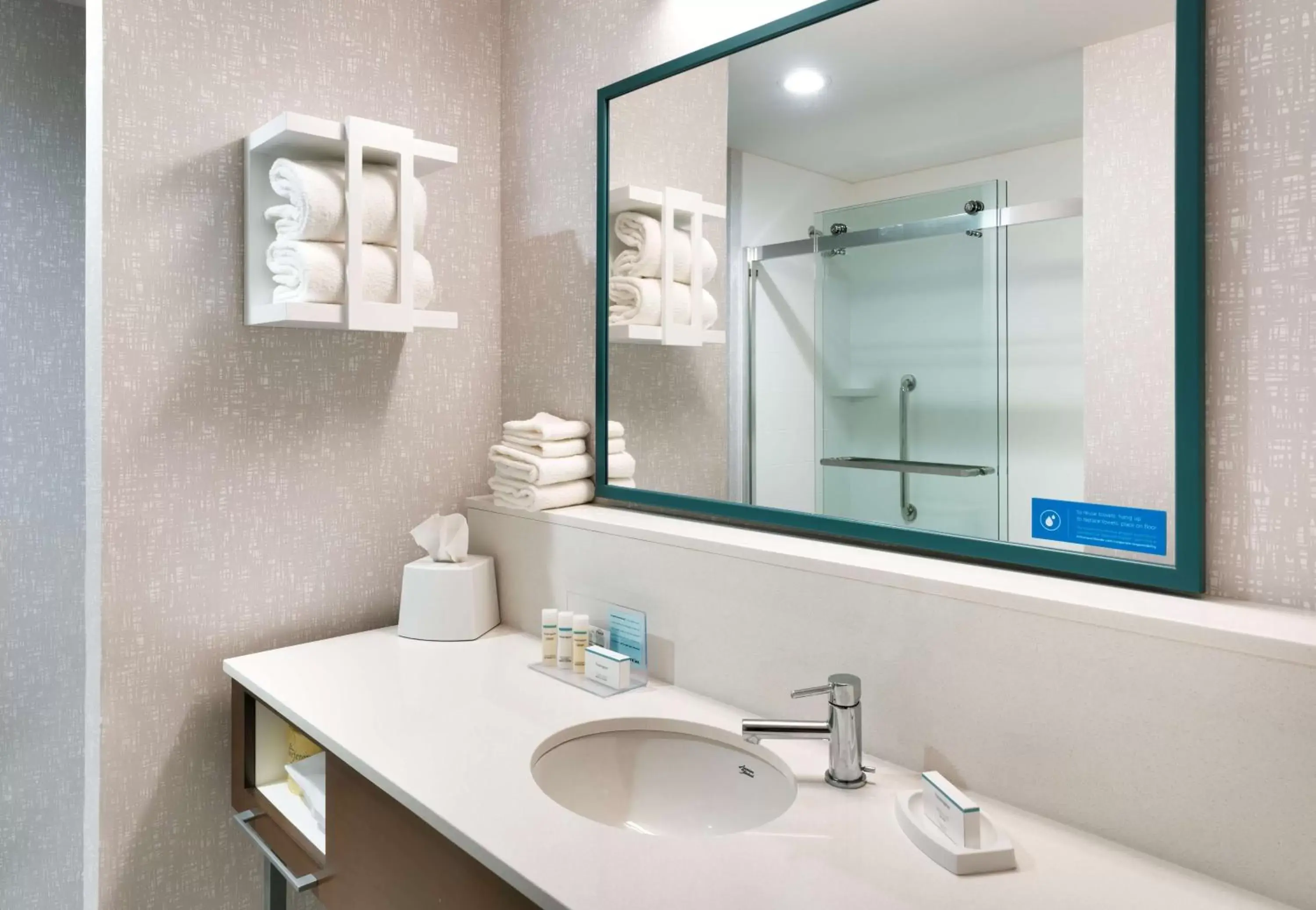 Bathroom in Hampton Inn Draper Salt Lake City, Ut Bathroom in Hampton Inn Draper Salt Lake City, Ut