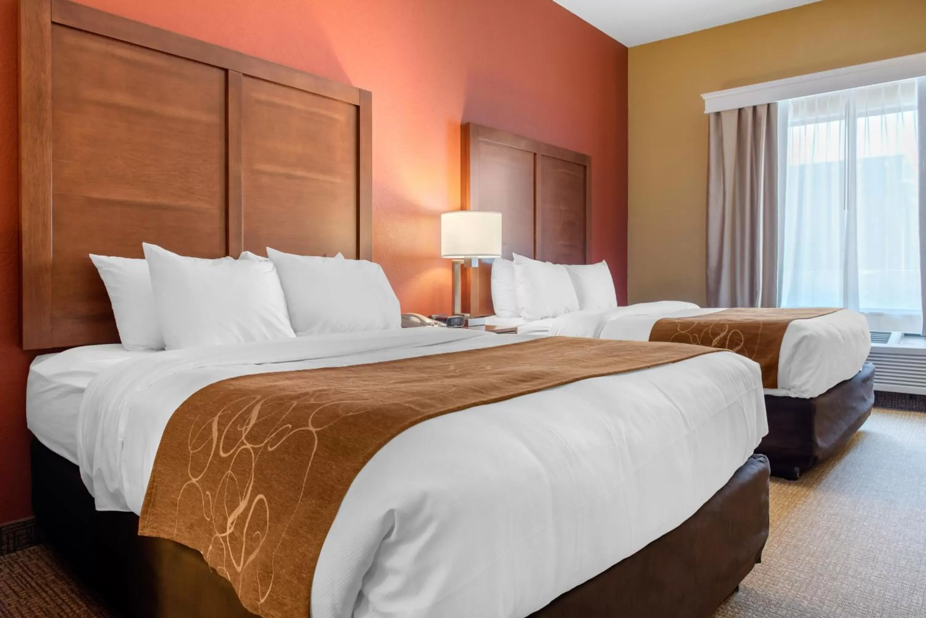 Bedroom, Bed in Comfort Suites Louisville Airport