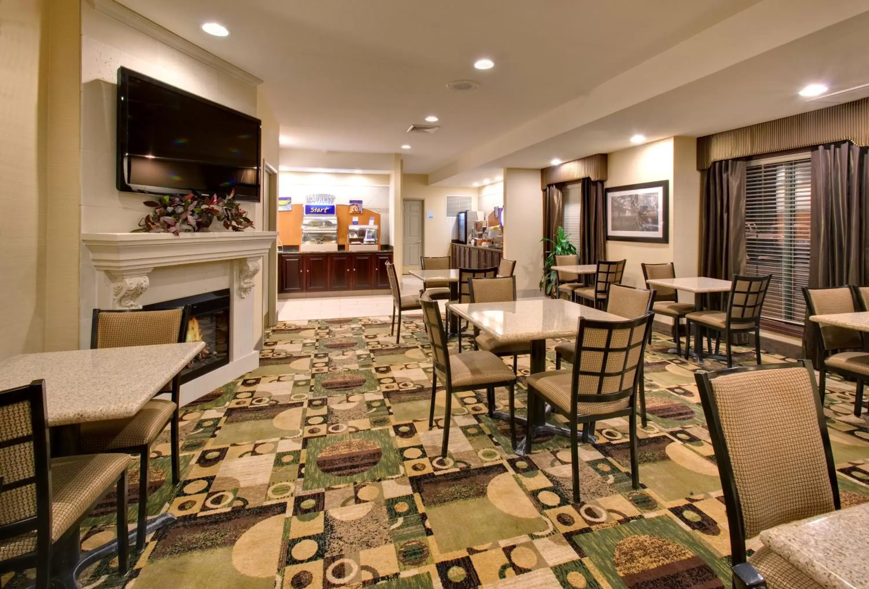 Breakfast, Restaurant/Places to Eat in Holiday Inn Express Hotel & Suites Pleasant Prairie-Kenosha, an IHG Hotel