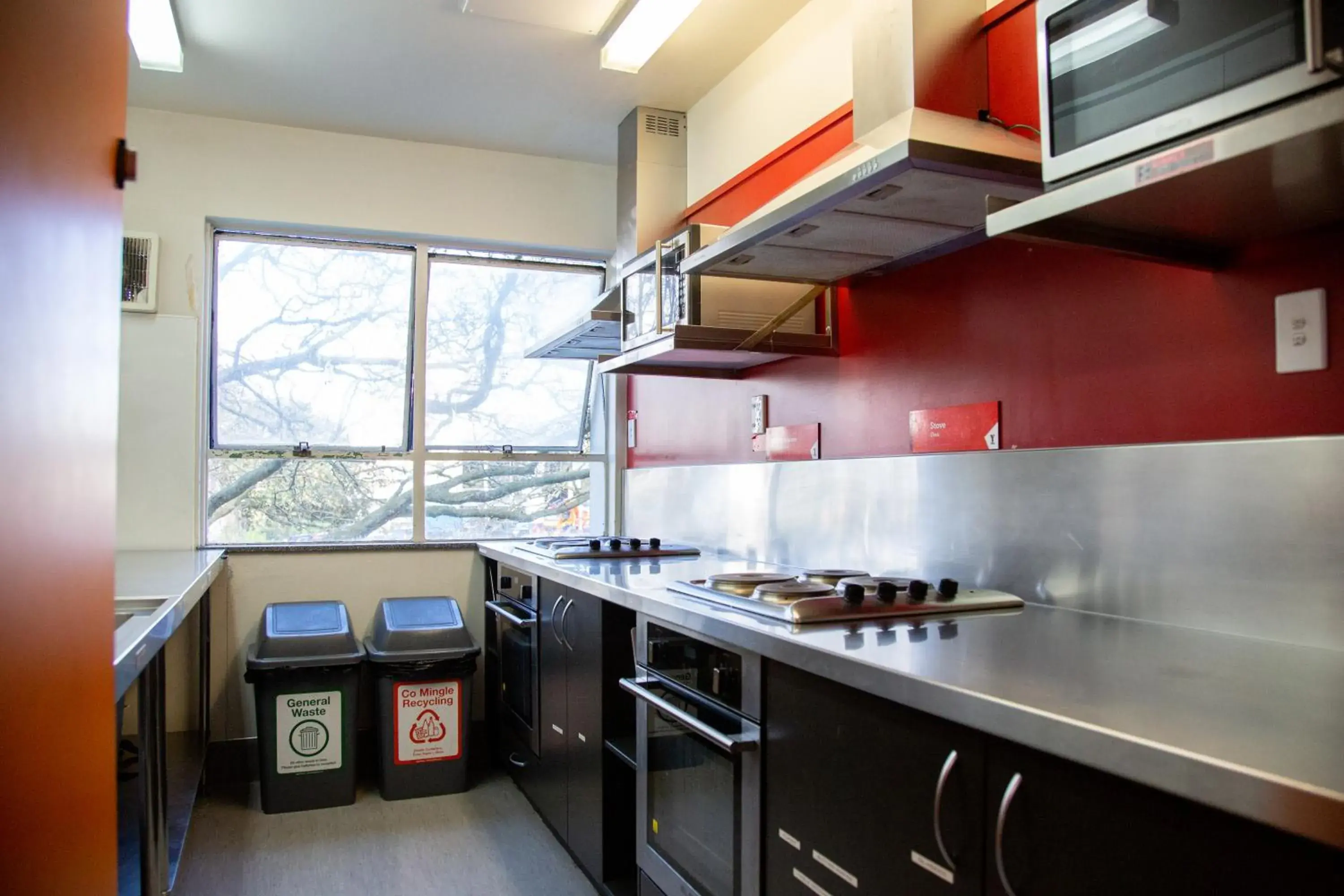 Communal kitchen, Kitchen/Kitchenette in YMCA Hostel