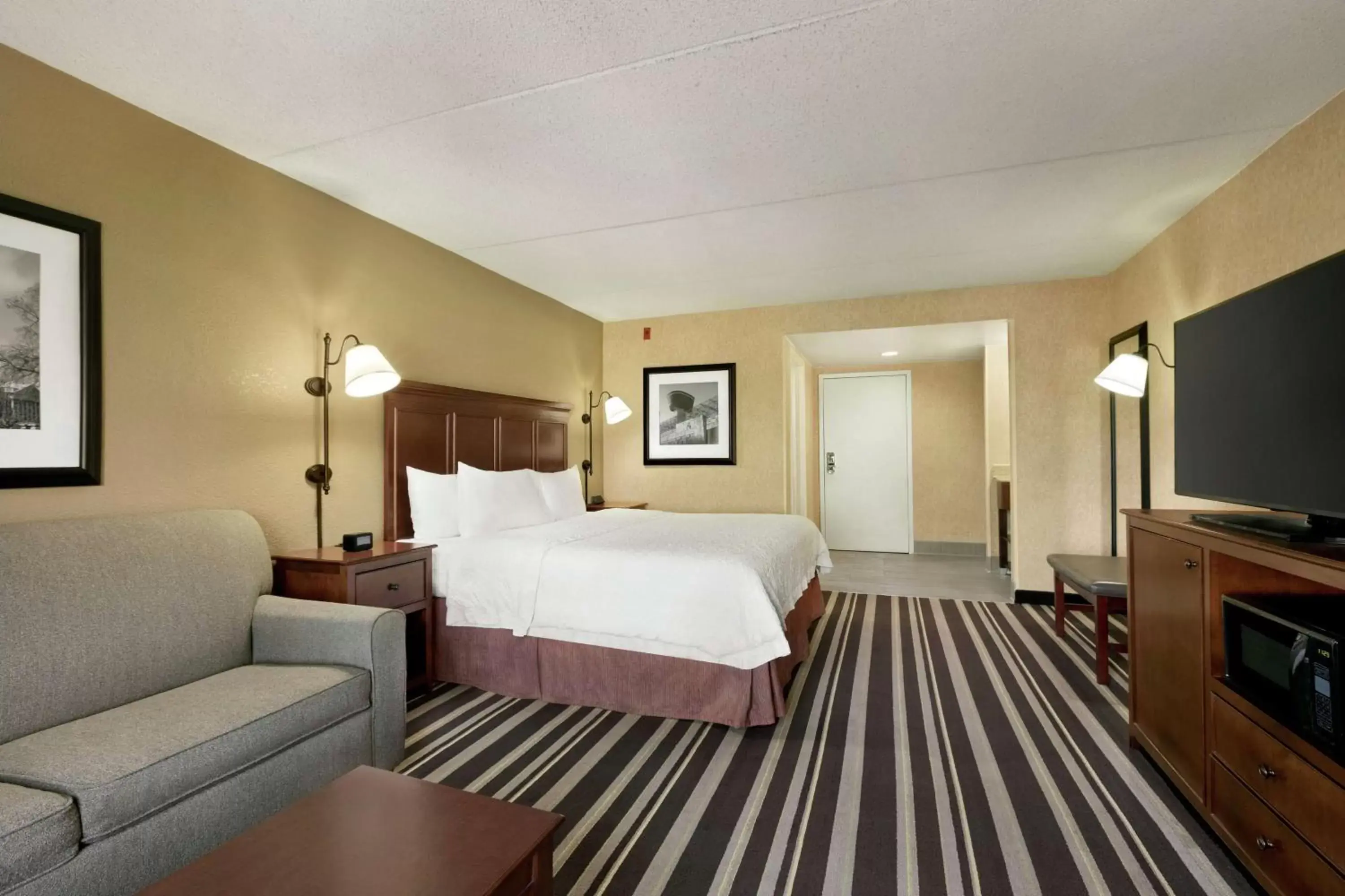 Bedroom in Hampton Inn Washington-Dulles International Airport South